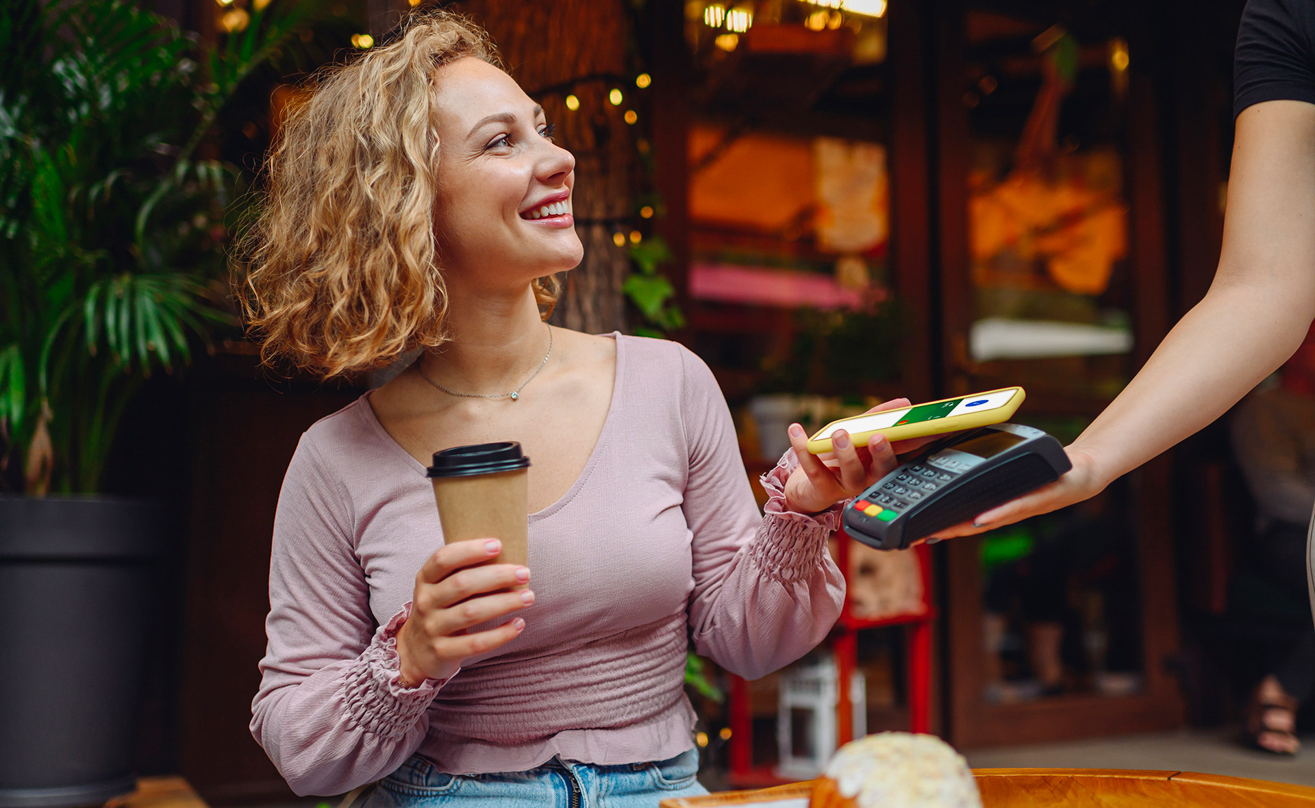 Transacciones sin contacto mejorando la experiencia de compra