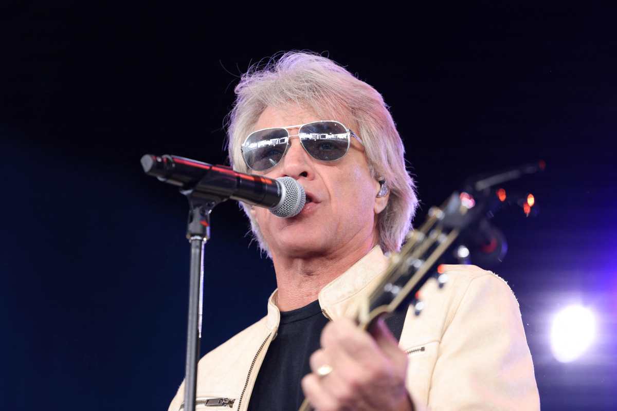 ¿Qué le pasó a Jon Bon Jovi? El cantante interrumpió un concierto en Nueva York y abandonó el escenario