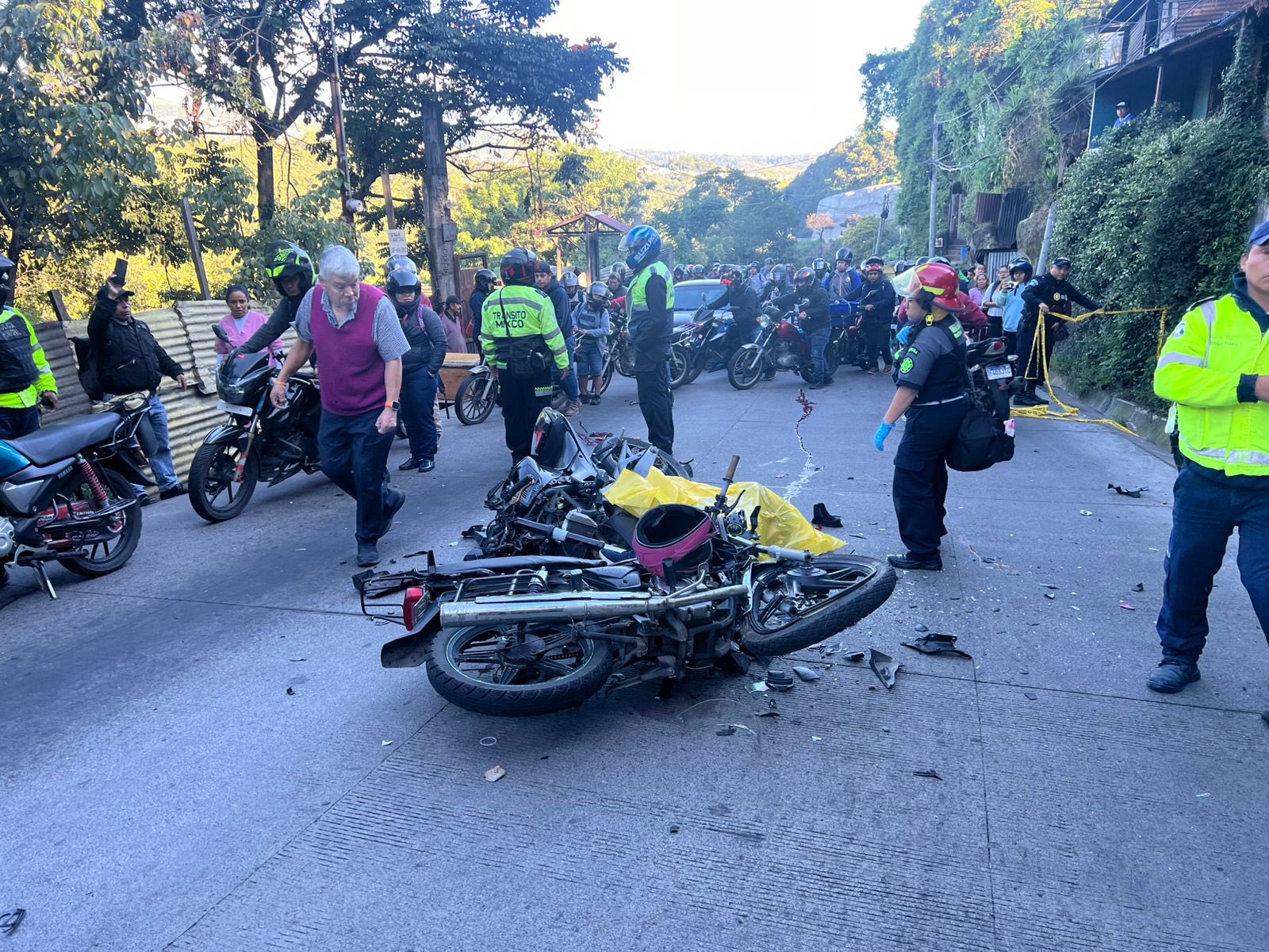 Un motorista muerto y dos personas gravemente heridas tras choque en Ciudad Quetzal