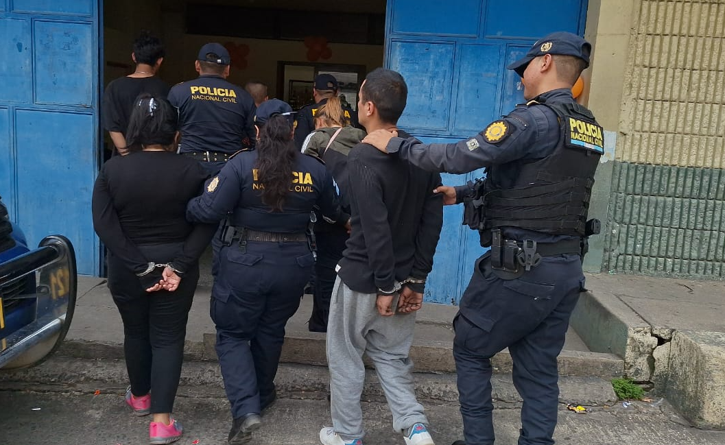 Vecinos por medio de fotografías reconocen a pandilleros integrantes de banda “Los saqueadores”