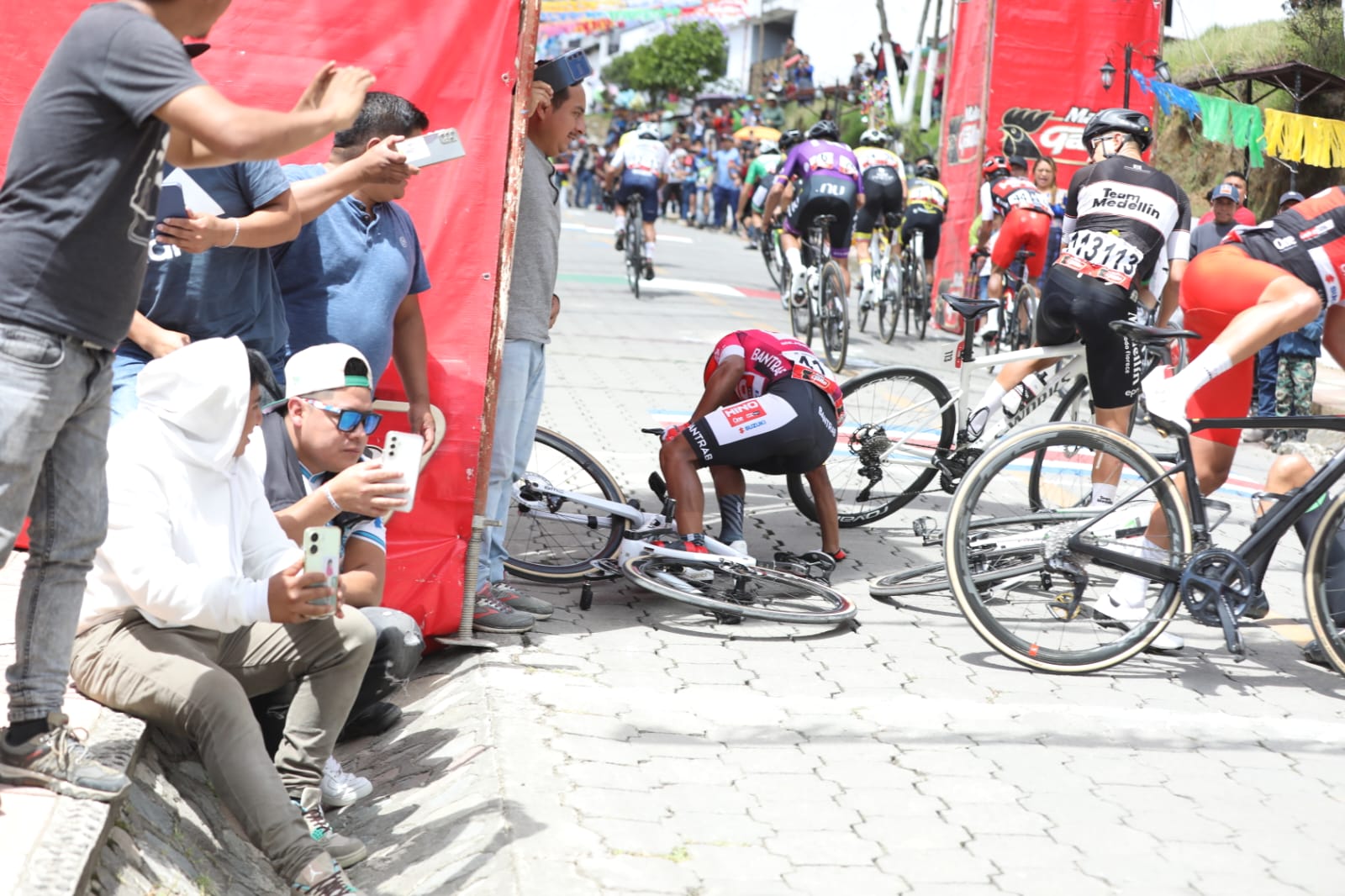 “Nunca fue intencional”: Jamaica aclara el incidente con Mardoqueo en la Vuelta a Guatemala