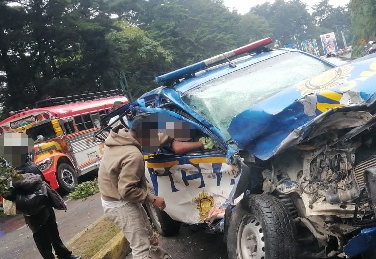 Más de 15 heridos deja colisión entre bus y patrulla de PNC en ruta Interamericana