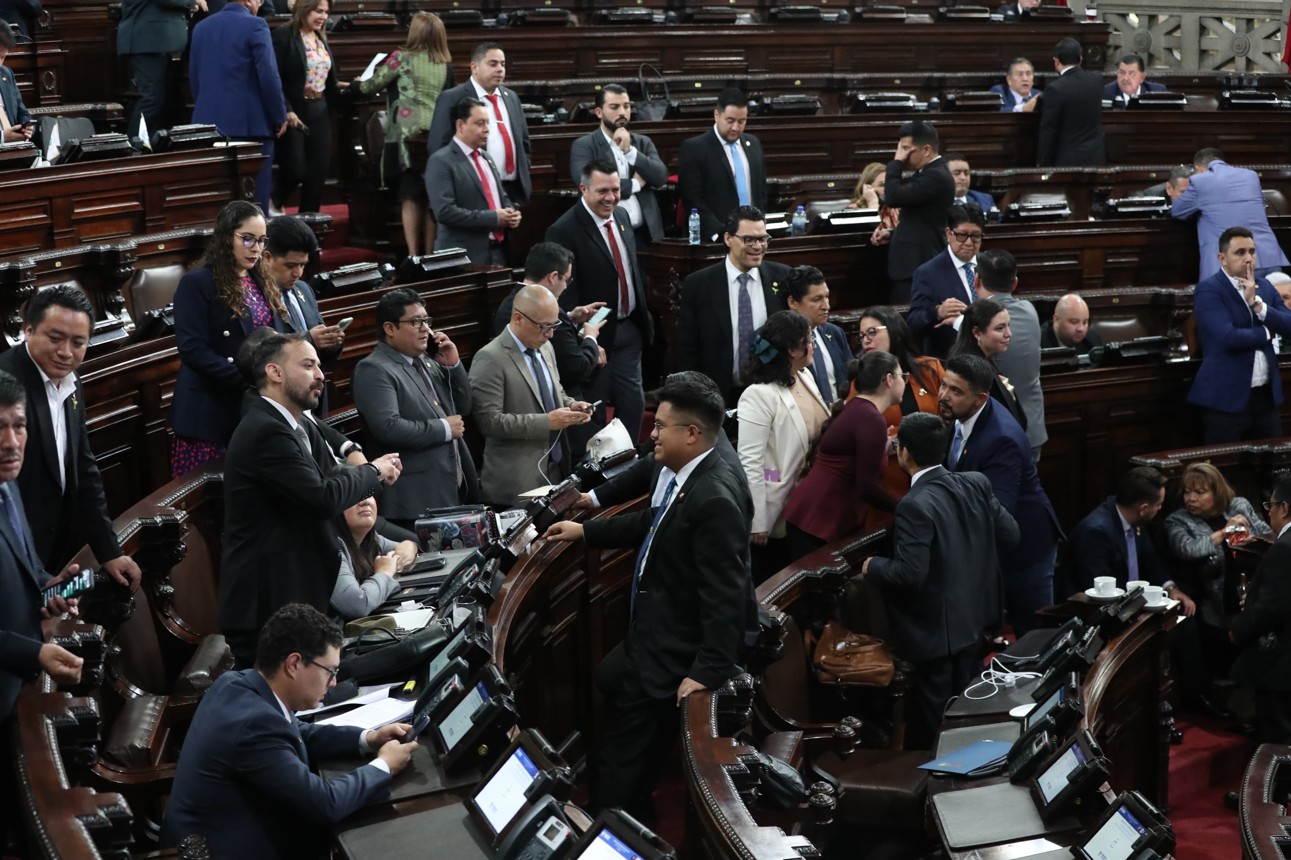 Analistas: Así pueden los diputados revertir su aumento de sueldo desde el pleno