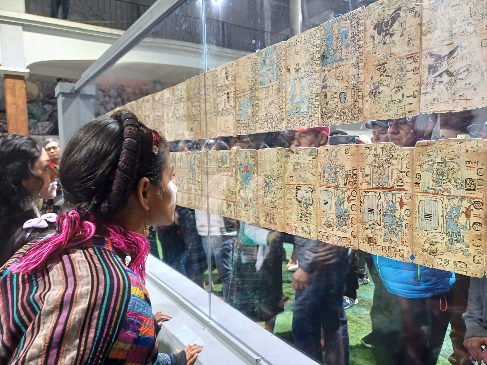 El Kumatz’i’b’ Wuuj Tz’utujil, antes llamado Códice Madrid, vuelve a Guatemala