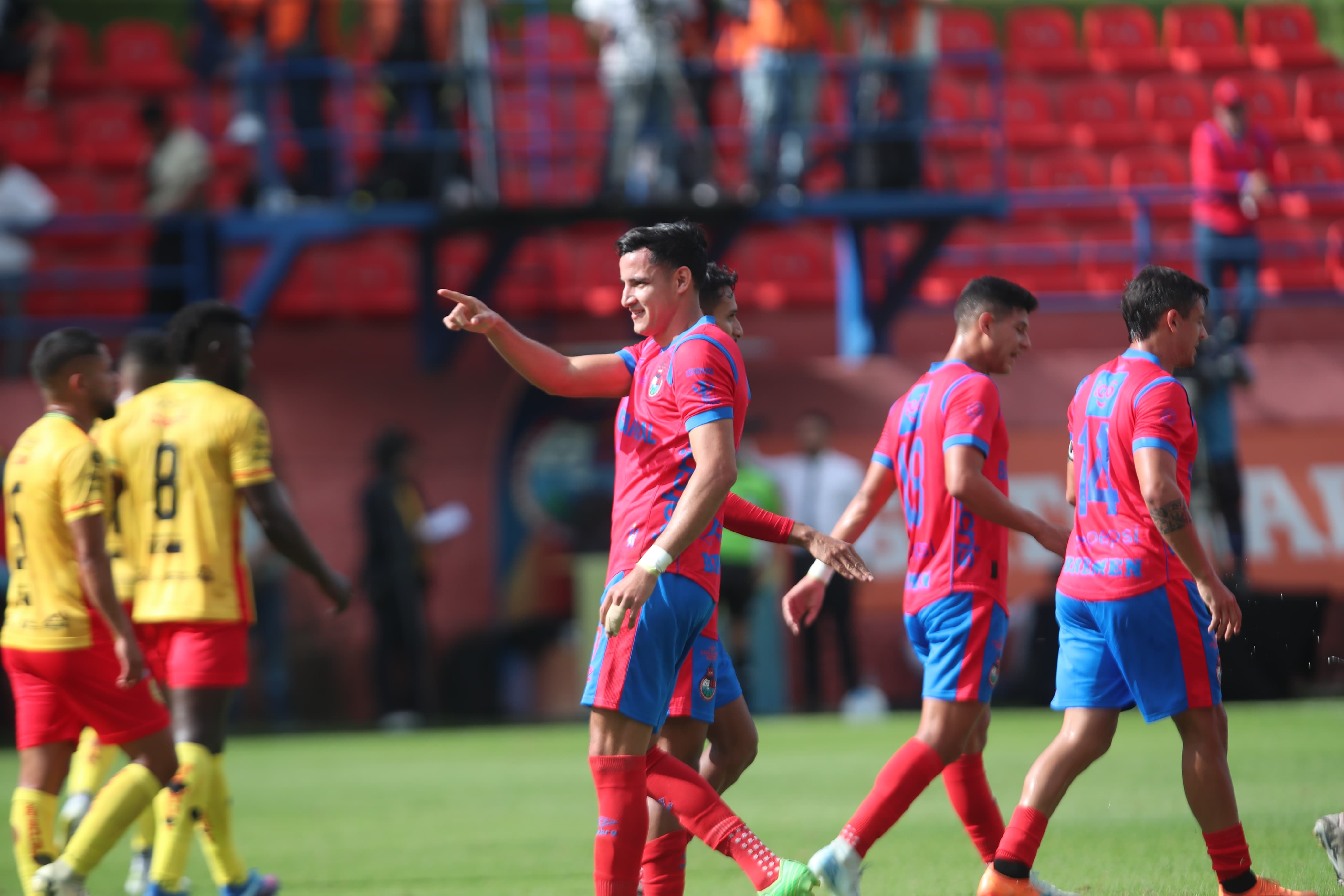 José “El flaco” Martínez lidera la victoria de Municipal ante Marquense y se apodera del liderato del Apertura 2024