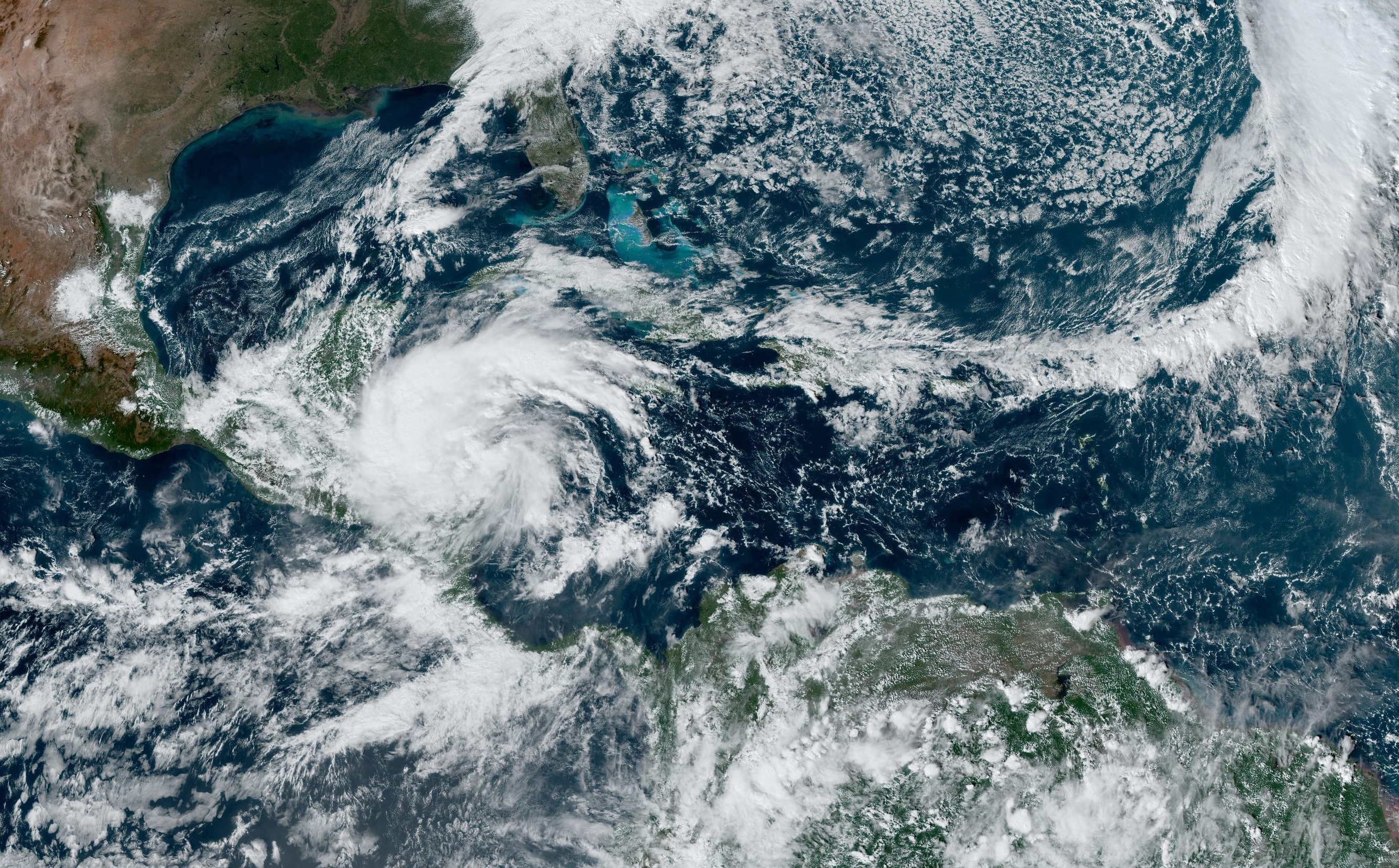 Tormenta Tropical Sara continúa su trayectoria hacia Belice y ha provocado fuertes lluvias