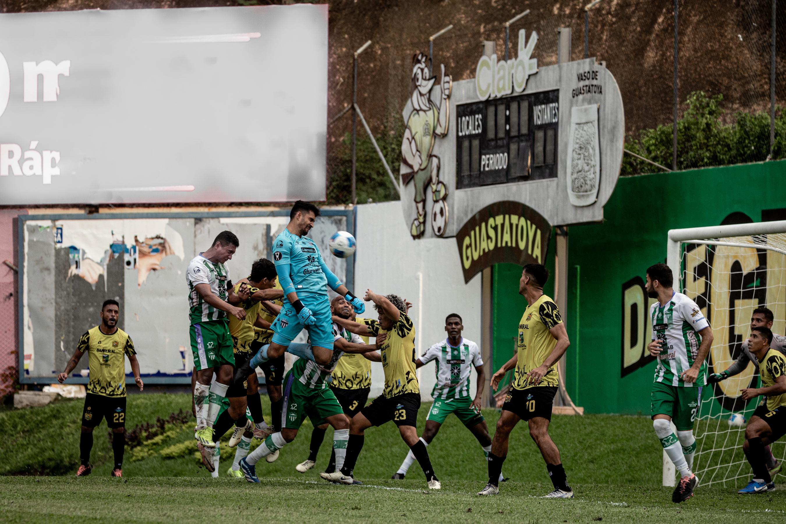 El portero de Antigua se viste de goleador y rescata el empate ante Guastatoya