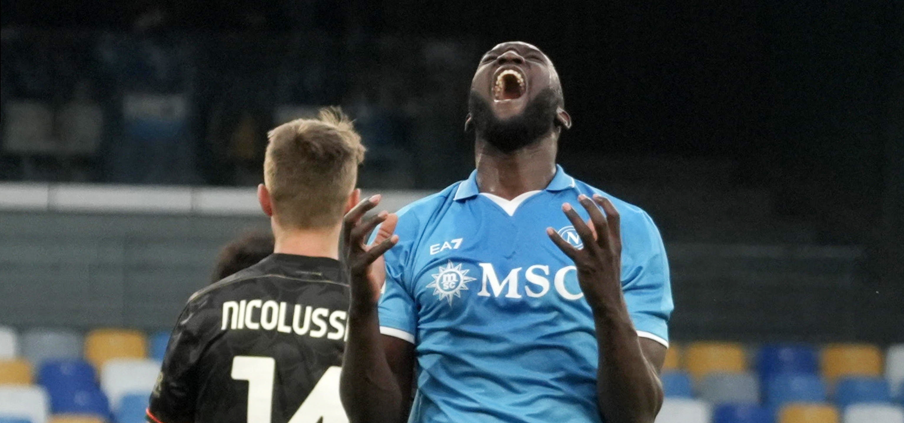 Nápoli alcanza el liderato: del penalti fallado por Lukaku, al “loco” festejo de Conte por el gol al 79