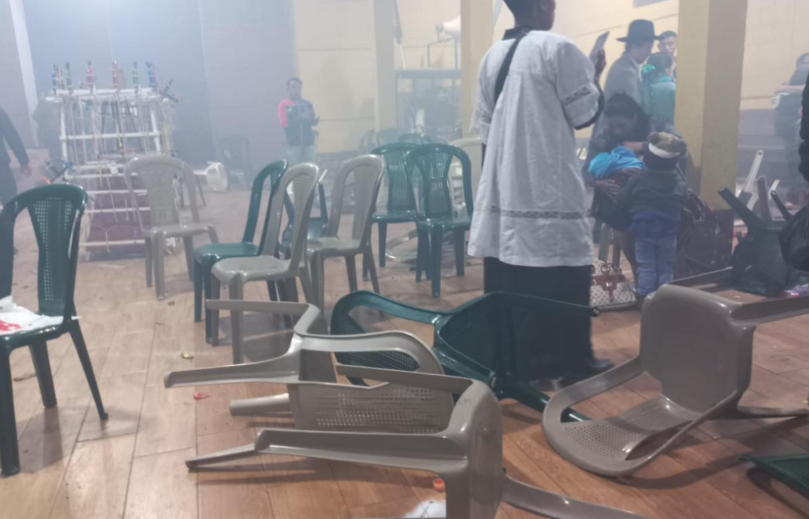 Veinte personas heridas por explosión de pirotecnia en interior de iglesia de Santa Lucía La Reforma