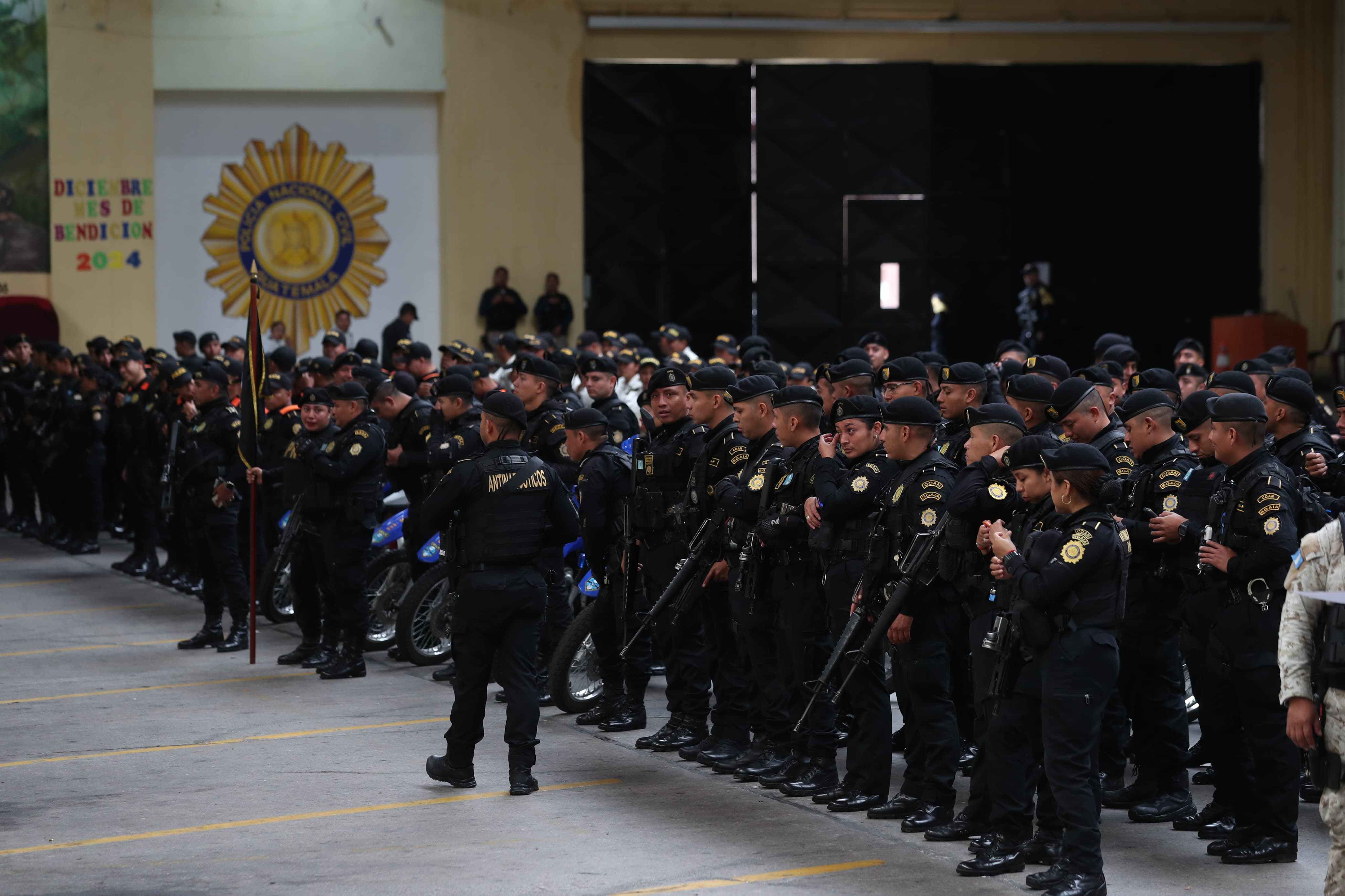 Comienza plan de seguridad para Navidad y Año Nuevo de la PNC con ...