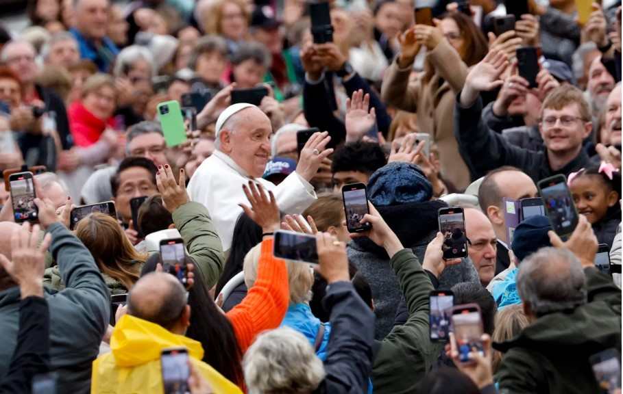 Papa insta a la paz en Oriente Medio