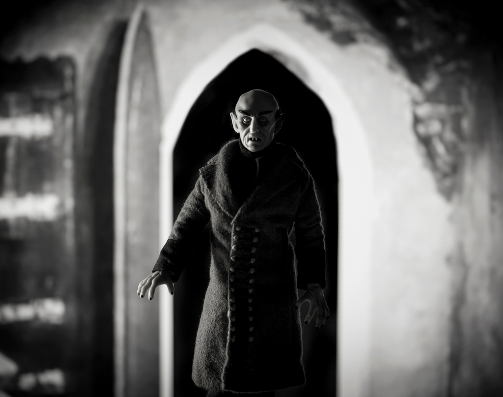 Qué diferencia hay entre la historia de Nosferatu y Drácula