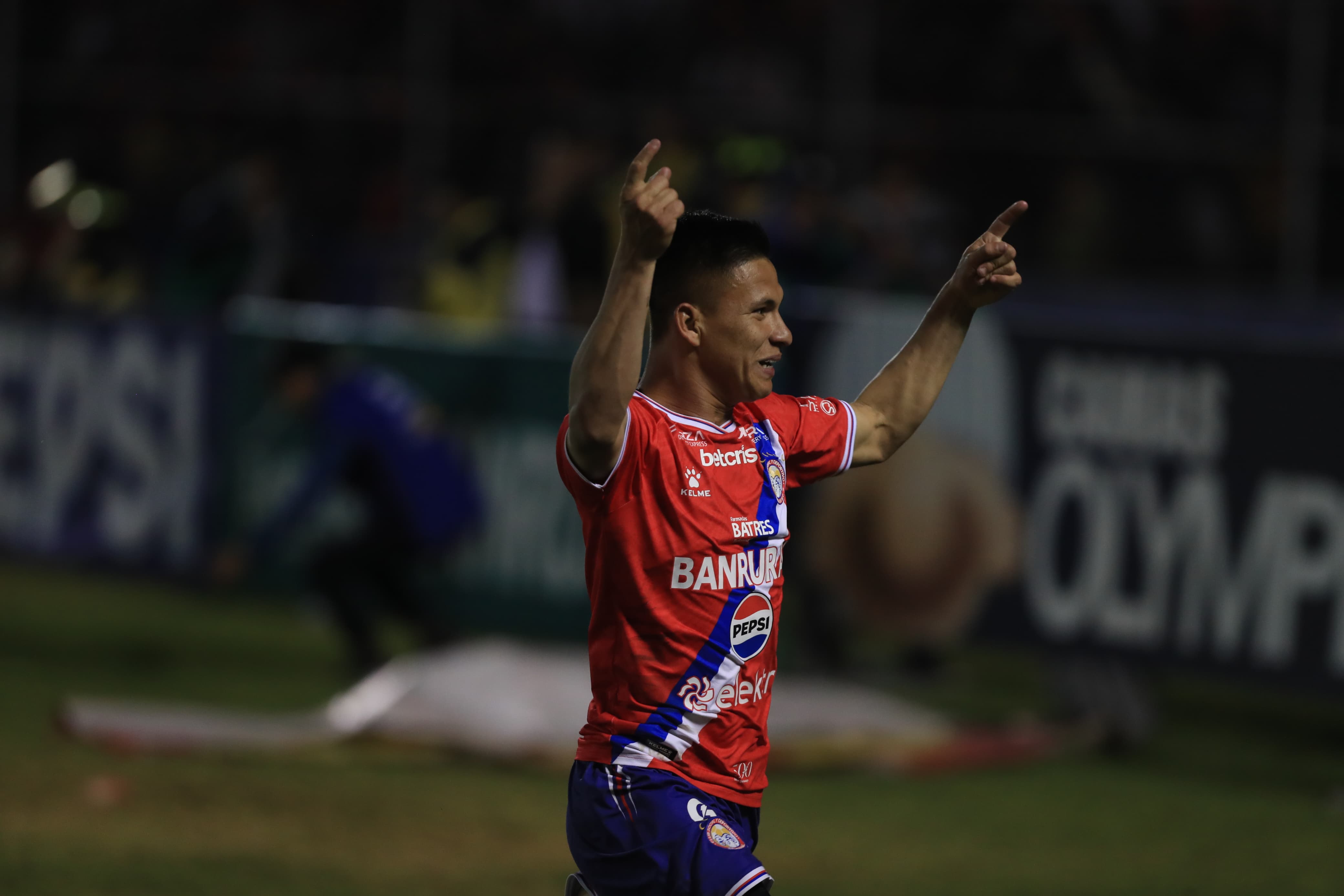 Denilson Ochaeta celebrates the annotation of the victory against Antigua and that defined the ticket to the final. (Free Press Photo: Douglas Suruy).