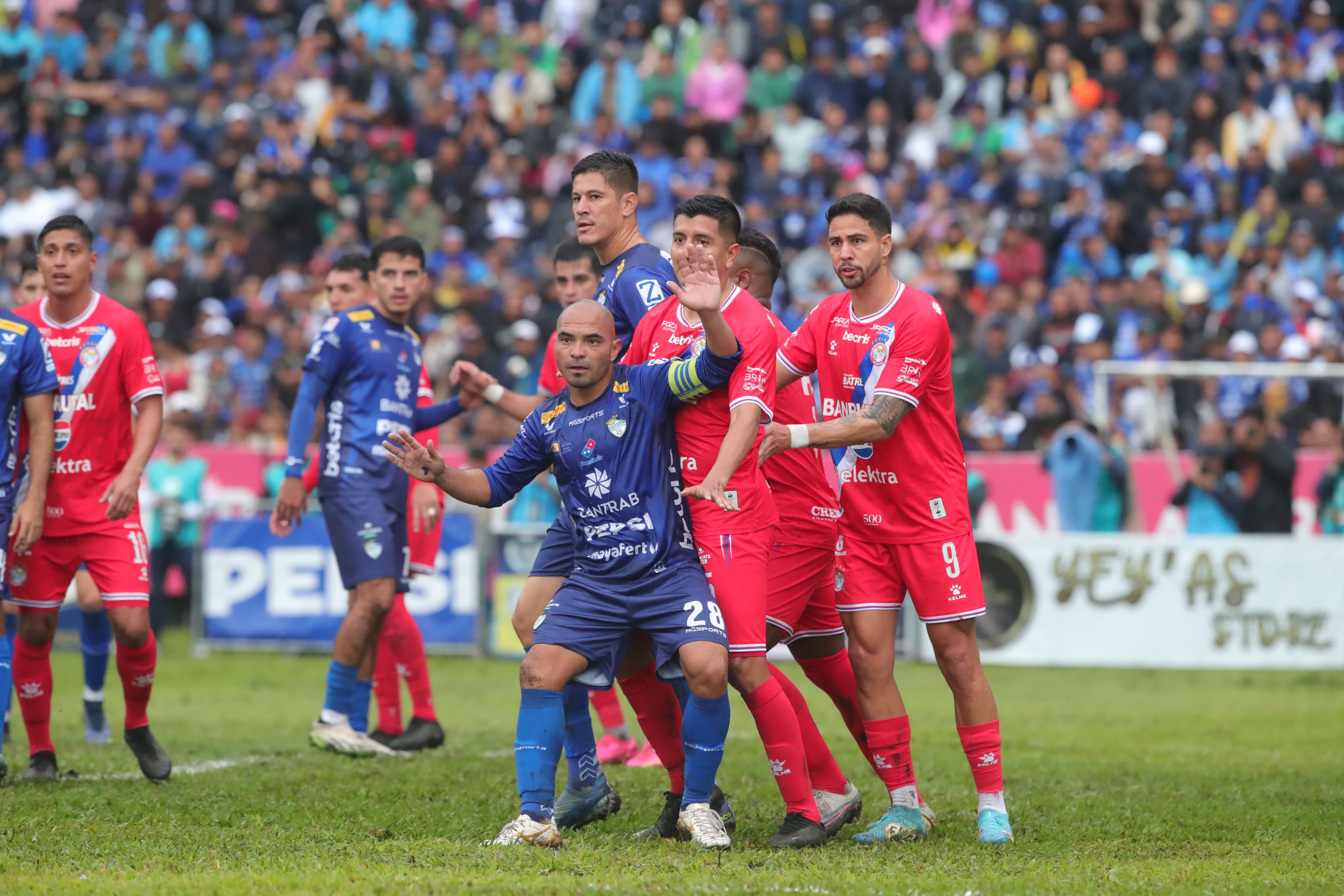 Final de ida: Denilson Del Cid se viste de héroe con un doblete y Cobán derrota a Xelajú MC