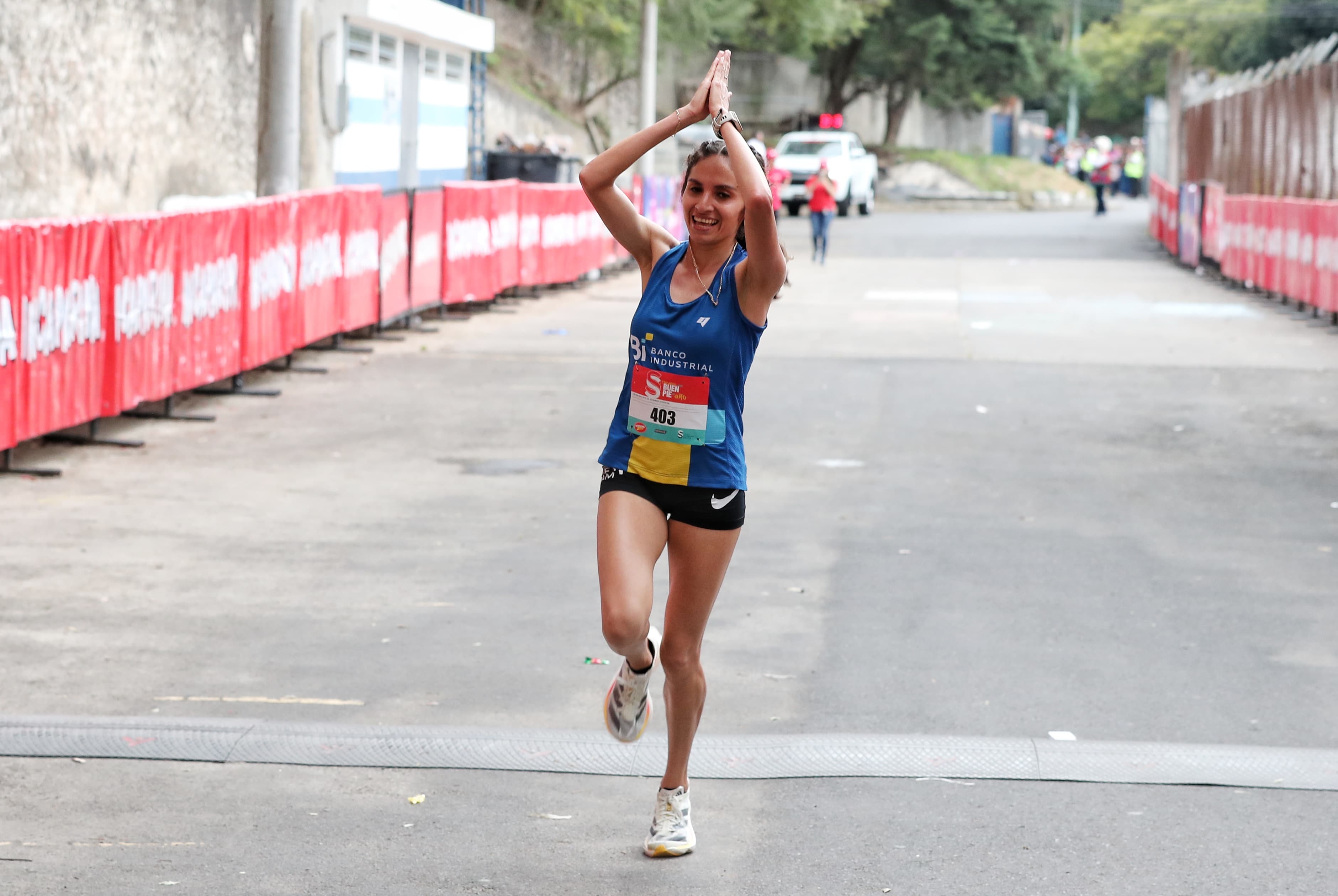 En la rama femenina, la corredora Viviana Aroche fue la ganadora con un tiempo de 33:13. (Foto Prensa Libre: Esbin García)