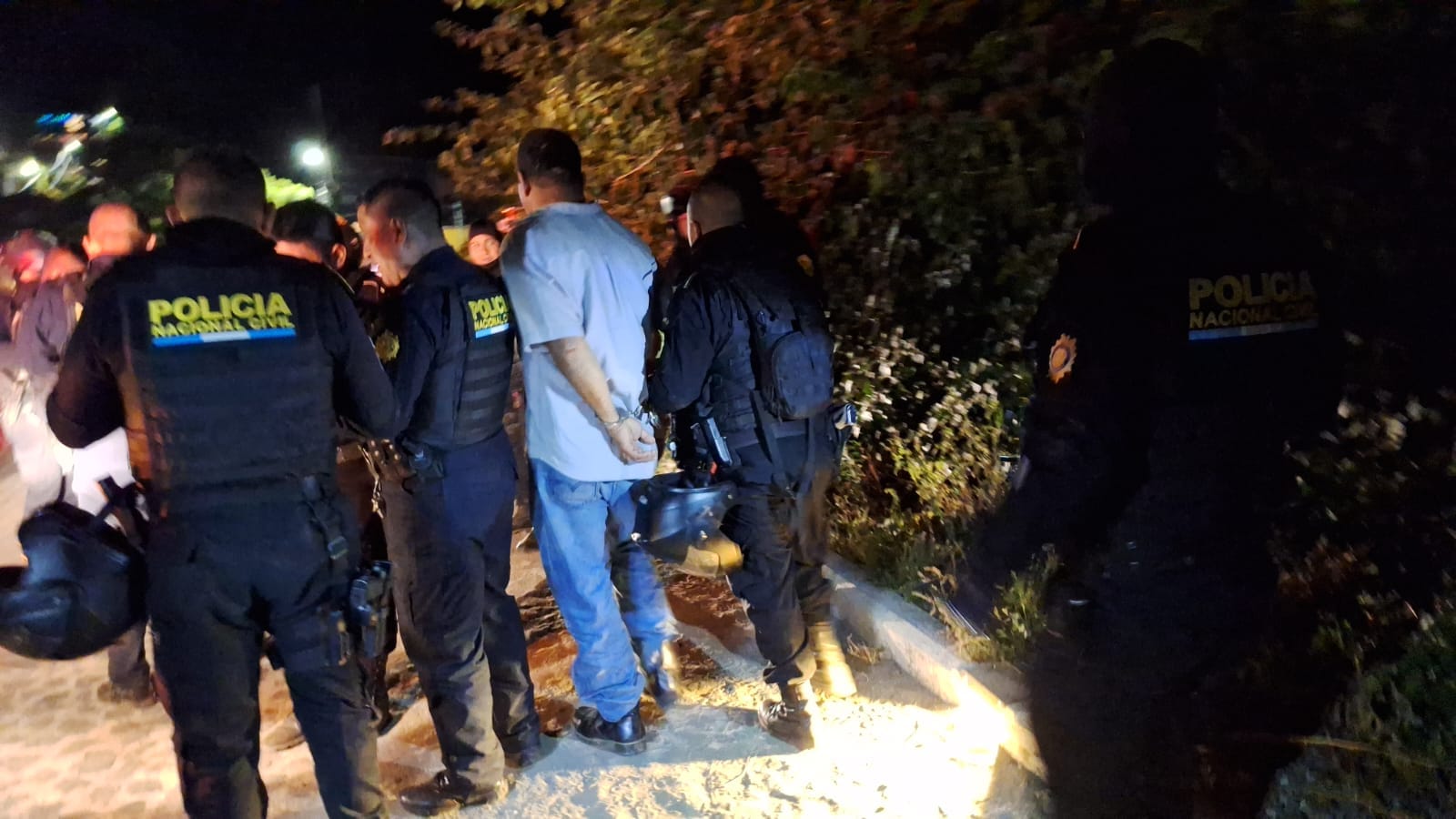 Guardias de seguridad privada en estado de ebriedad disparan contra agentes de la PNC
