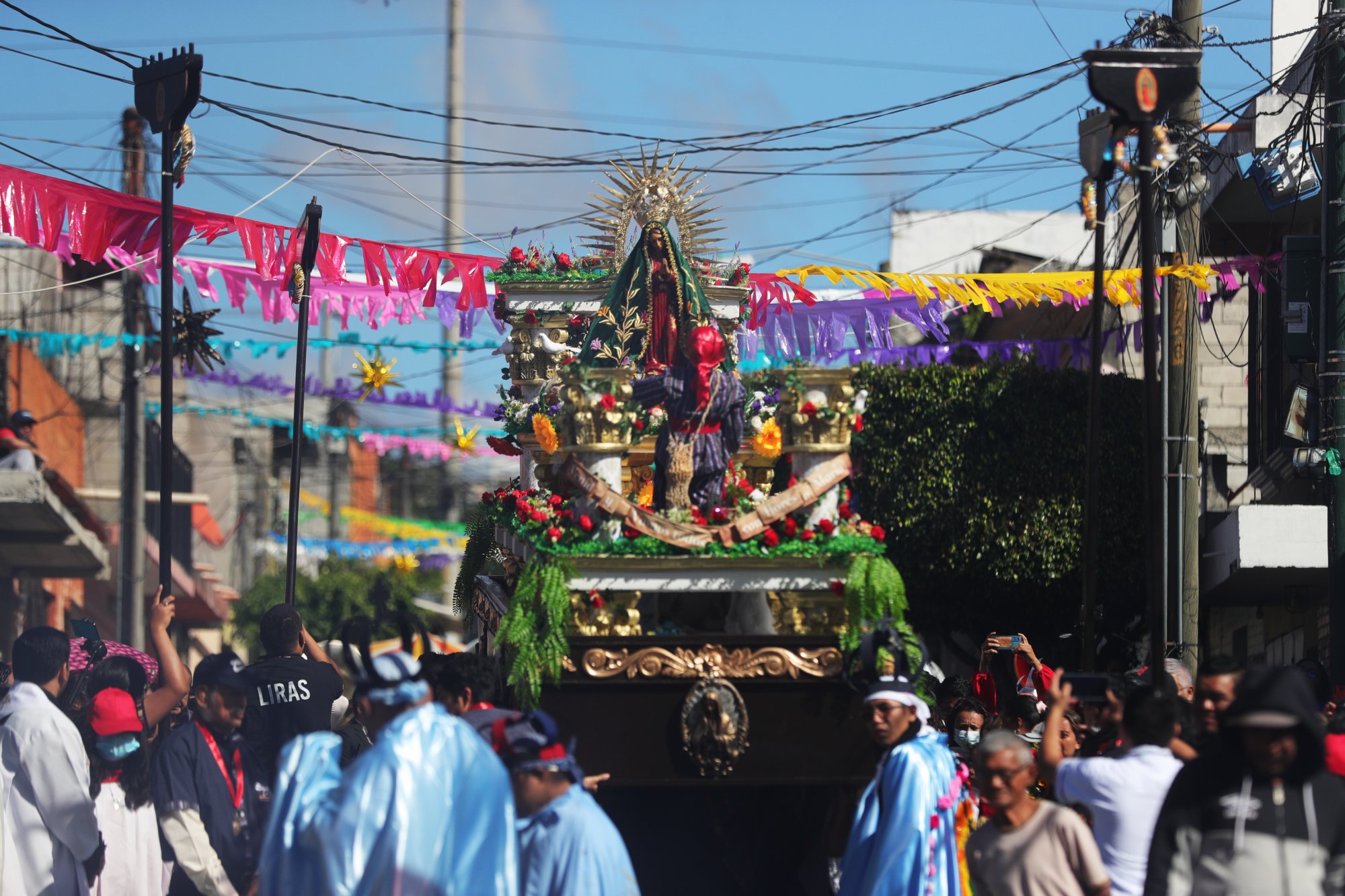 Rezado de la Virgen de Guadalupe recorre las calles de Guajitos en la zona 21 este 14 de diciembre