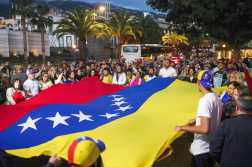 Funchal (Portugal), 09/01/2025.- Venezuelans in Portugal take to the streets in a global demonstration in defence of freedom, democracy and respect for the will of the people in Venezuela, in Funchal, Madeira Island, Portugal, 09 January 2025. Nicolas Maduro is to attend a swearing-in ceremony on 10 January to begin his third term as Venezuela's president, despite opposition allegations of fraud and many countries worldwide disputing his claims to have won the presidential election in July 2024. EFE/EPA/HOMEM DE GOUVEIA