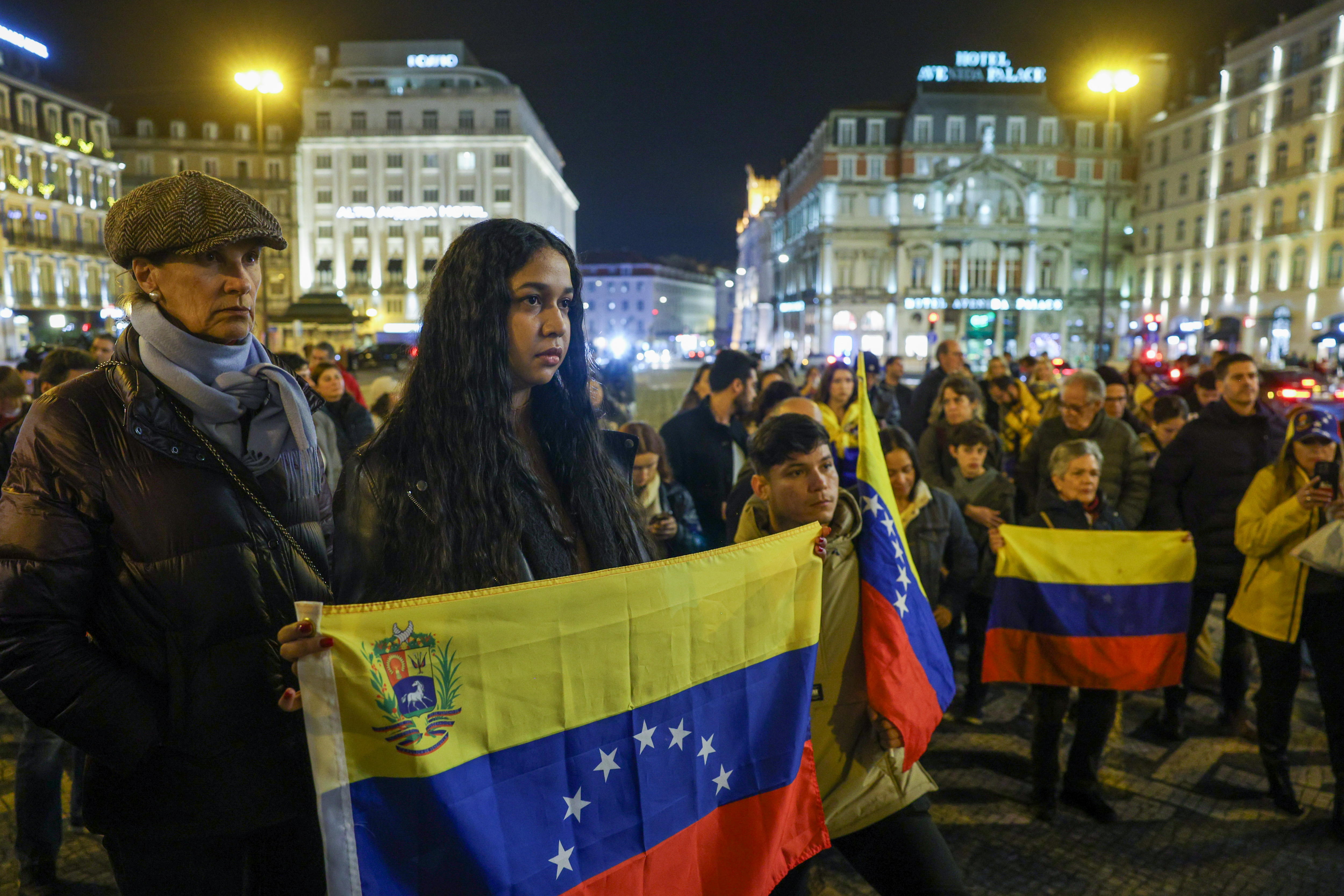 En distintos países han demostrado su descontento hacia la democracia en Venezuela. (Foto Prensa Libre: EFE)