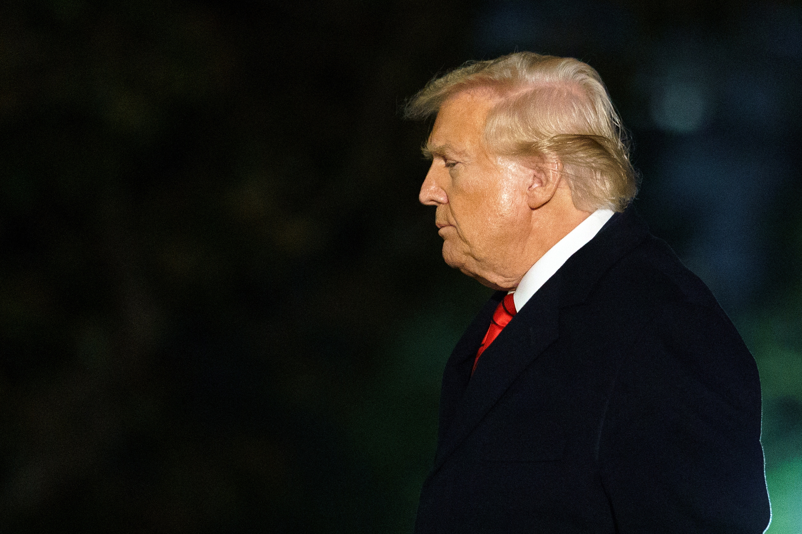 Trump revoca amparo migratorio para más de 600 mil venezolanos y evalúa enviar migrantes a Guantánamo