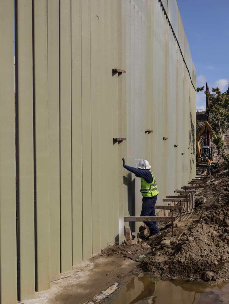 muro fronterizo en Baja California