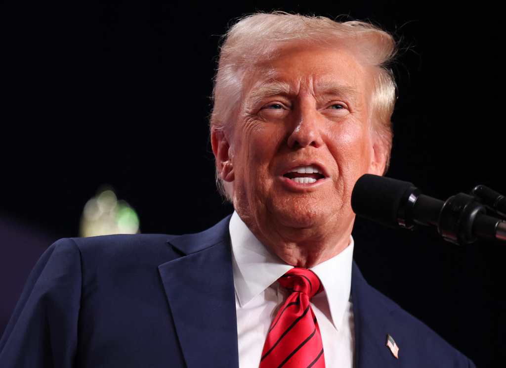 Donald Trump despide a funcionarios que ayudaron en investigación en su contra