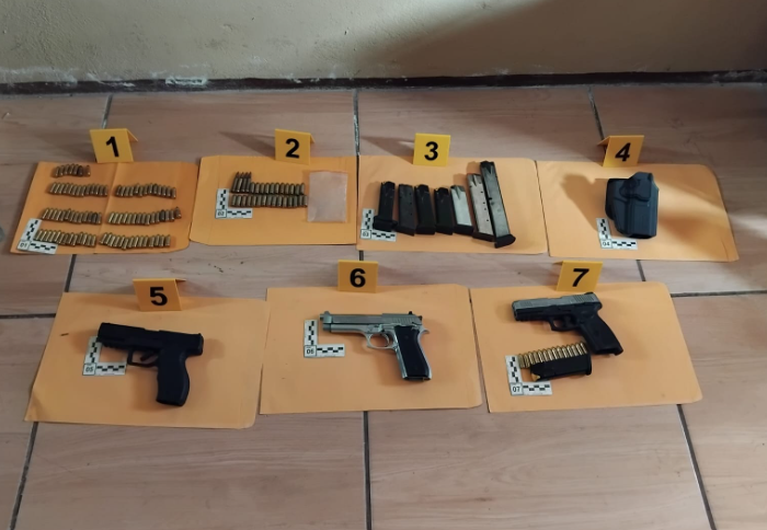 PNC les decomisa armas y municiones a pandilleros señalados de seis delitos en Chimaltenango
