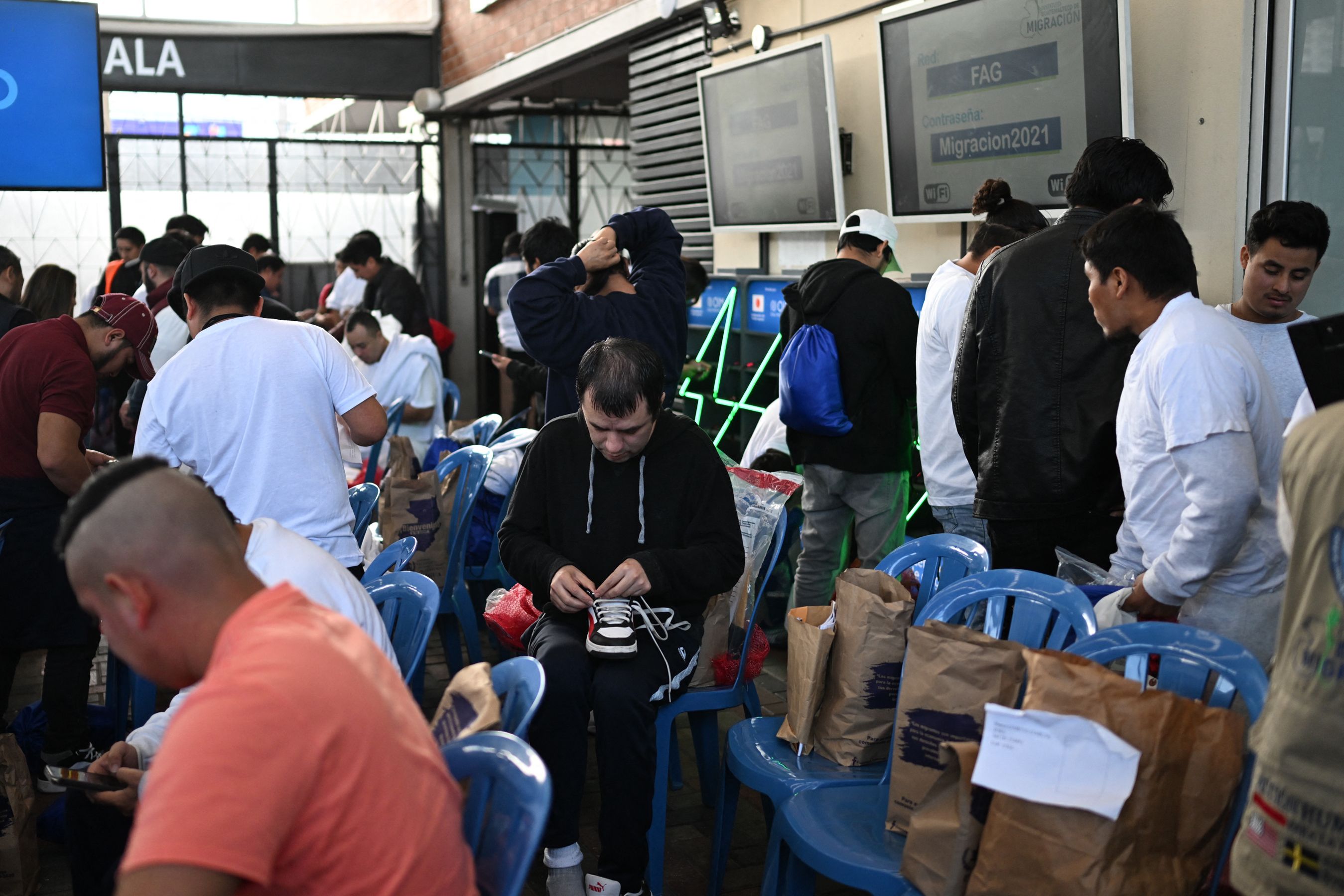 Migrantes con grilletes: Guatemala dialogará con EE. UU. sobre trato hacia connacionales retornados