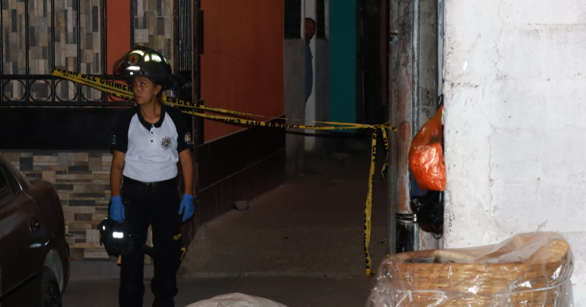 Una menor fallecida y su hermana herida en ataque armado mientras vendían pan en la zona 18