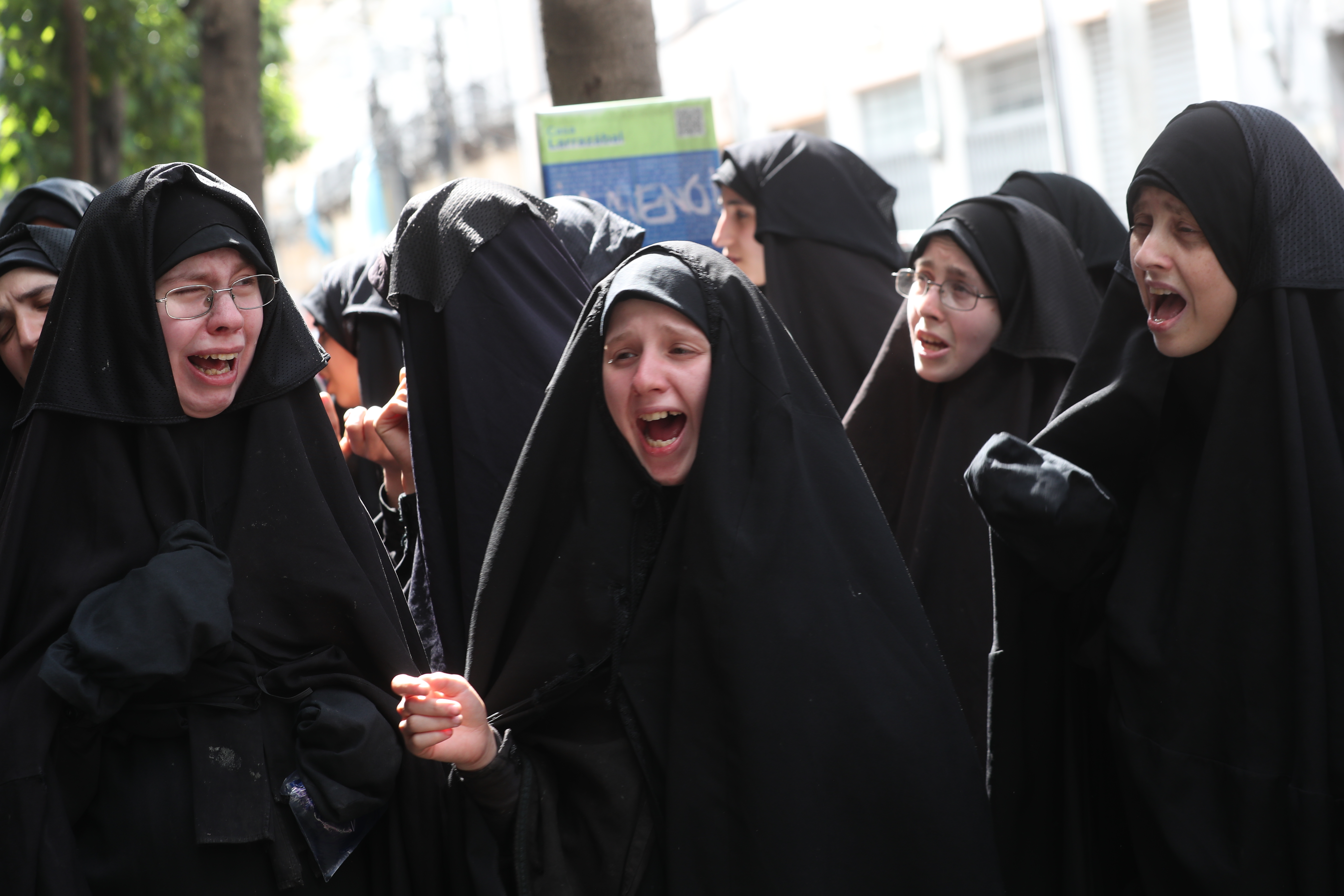 SECTA LEVE TAHOR PROTESTAN FRENTE AL CONGRESO DE LA REPUBLICA
