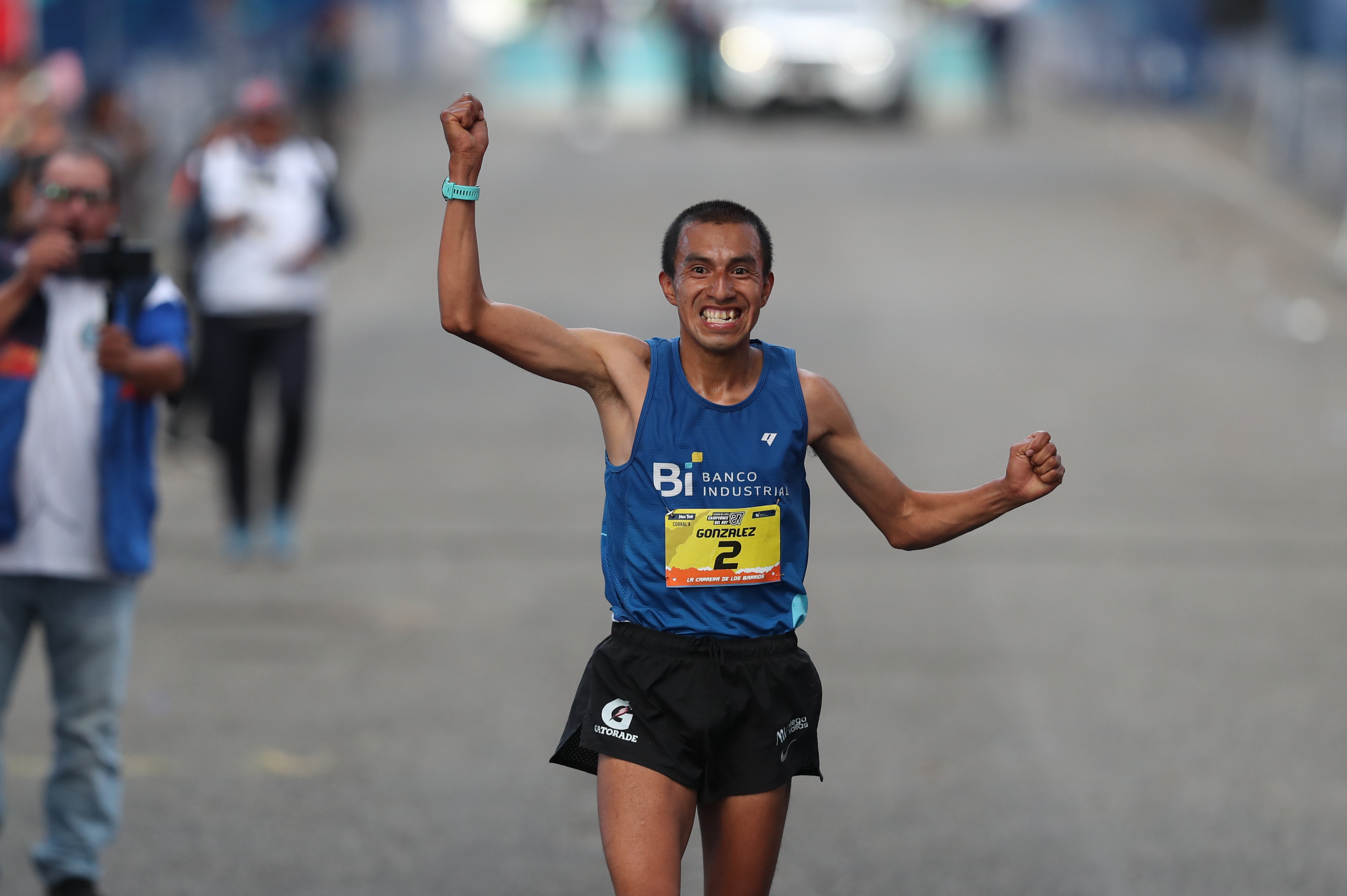 Alberto Gonzalez, ganador de la 87 edicin de la Carrera Max Tott se celebr en la Ciudad de Guatemala, consolidndose nuevamente como una de las competencias ms esperadas y emblemticas del atletismo nacional. Miles de corredores y espectadores se dieron cita para ser parte de este evento que mezcla pasin, esfuerzo y tradicin deportiva.

Prensa Libre. Erick Avila  26/01/2025