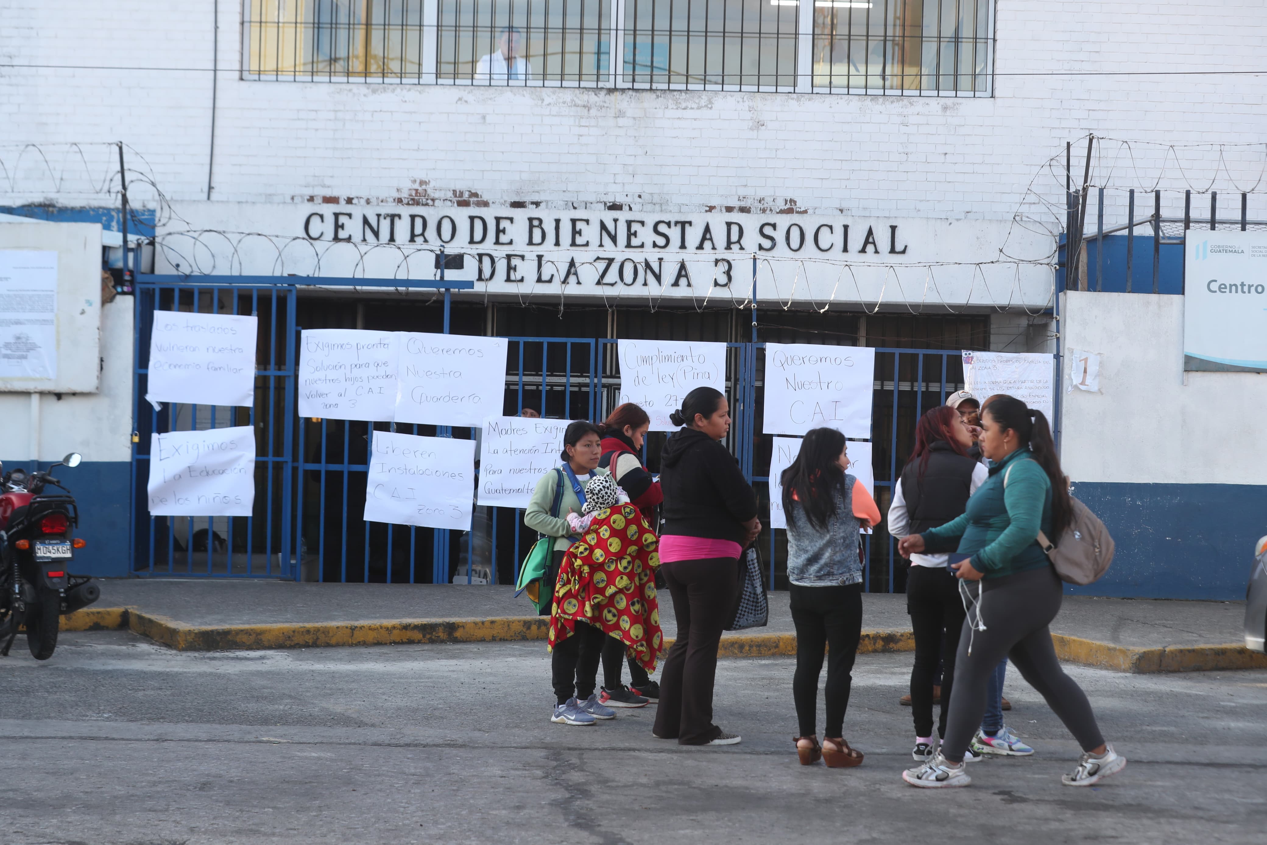Padres de familia exigen reubicar a menores de Lev Tahor y se reanuden servicios en centro de atención integral de zona 3