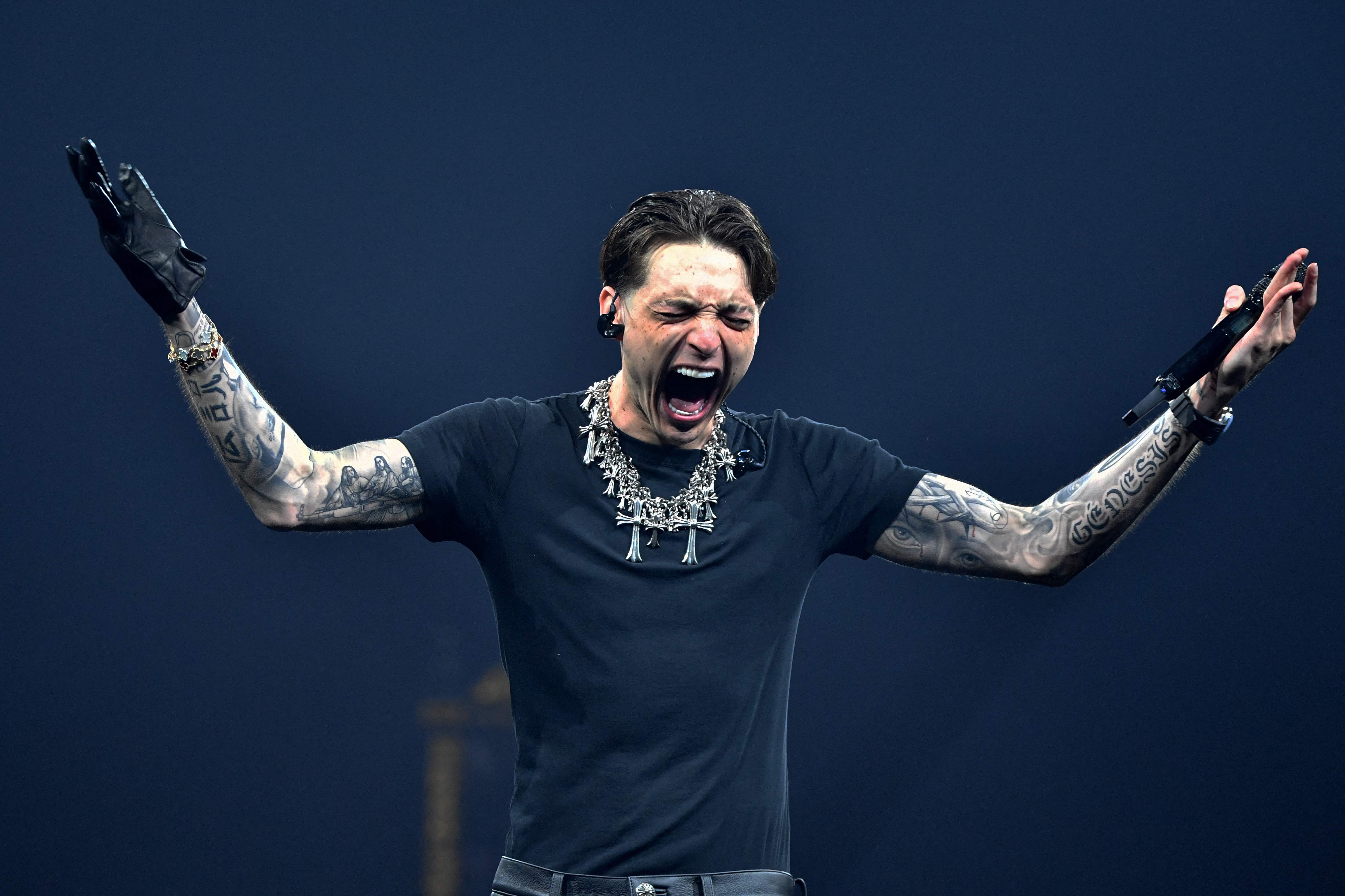 El artista mexicano Peso Pluma tendrá el comienzo de su gira 2026 en Estados Unidos.  (Foto Prensa Libre: Valerie Macon / AFP)