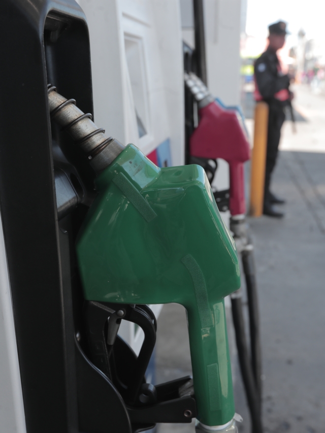 Precio de la gasolina en Guatemala cierra la semana con alzas