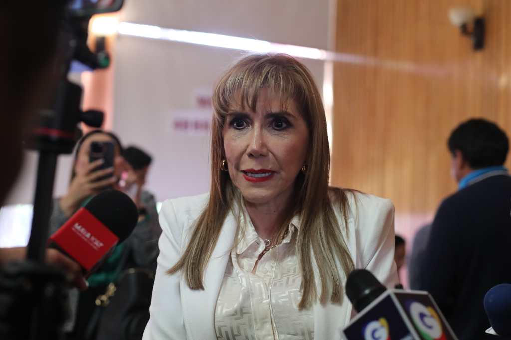 Dina Ochoa, magistrada de la Corte de Constitucionalidad, durante la segunda vuelta de elecciones del Colegio de Abogados y Notarios de Guatemala (CANG).