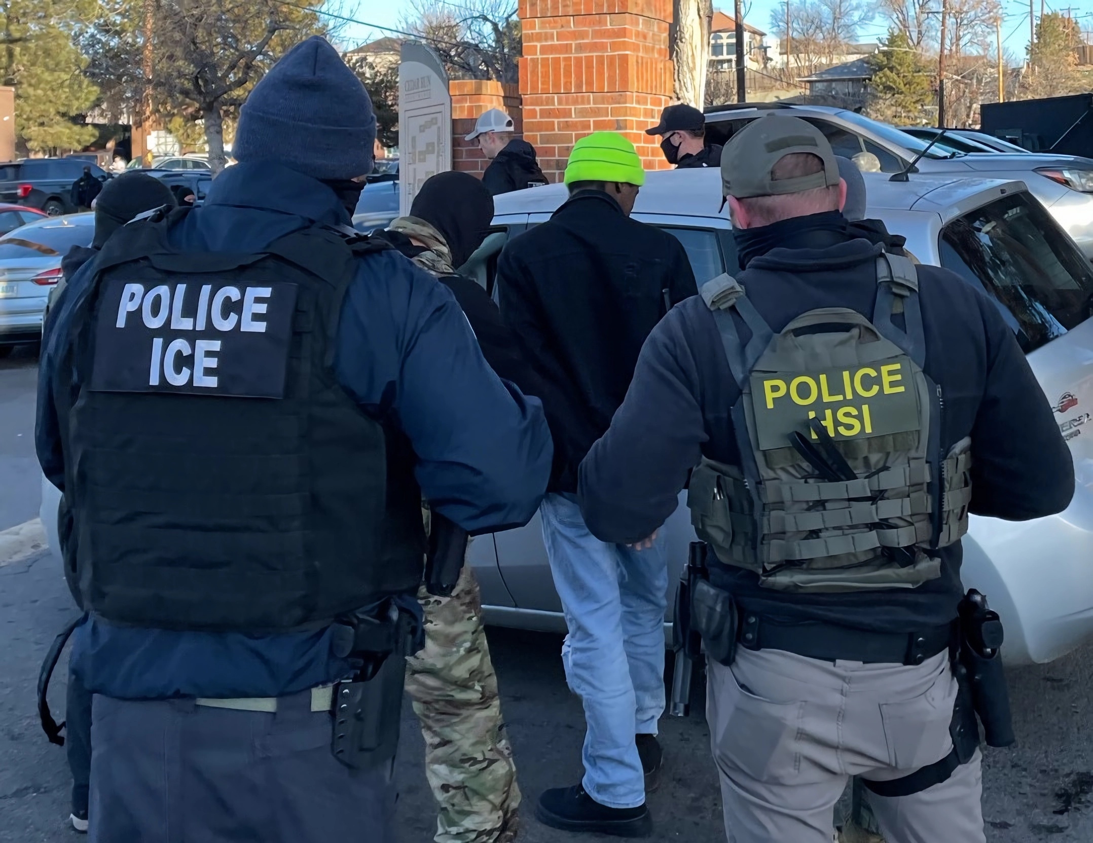 Más de 100 miembros del Tren de Aragua y otros migrantes son detenidos durante redadas en Colorado