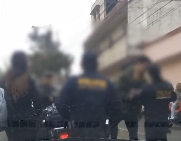 Video muestra cómo supuesto trabajador del MP agrede a agente de PNC en zona 7