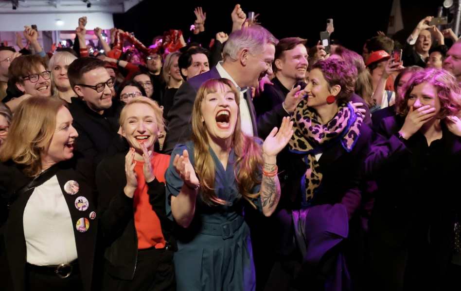 Heidi Reichinnek (C), main candidate of the leftist party. (Free Press Photo: EFE)