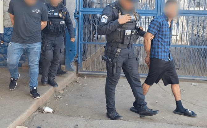 Capturan a dos presuntos responsables de la muerte de reo en la Granja ...