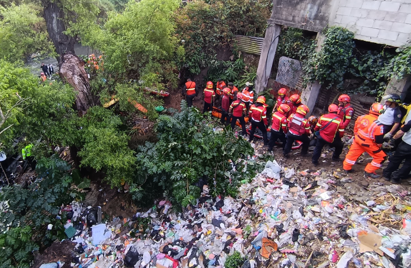 En directo: declaran luto nacional en Guatemala por accidente de bus bajo el puente Belice