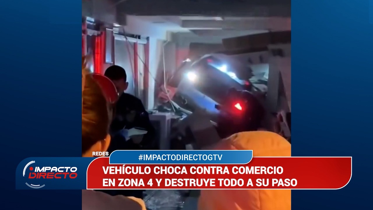 Video capta cómo automovilista que iba a excesiva velocidad choca con comercio y lo destruye