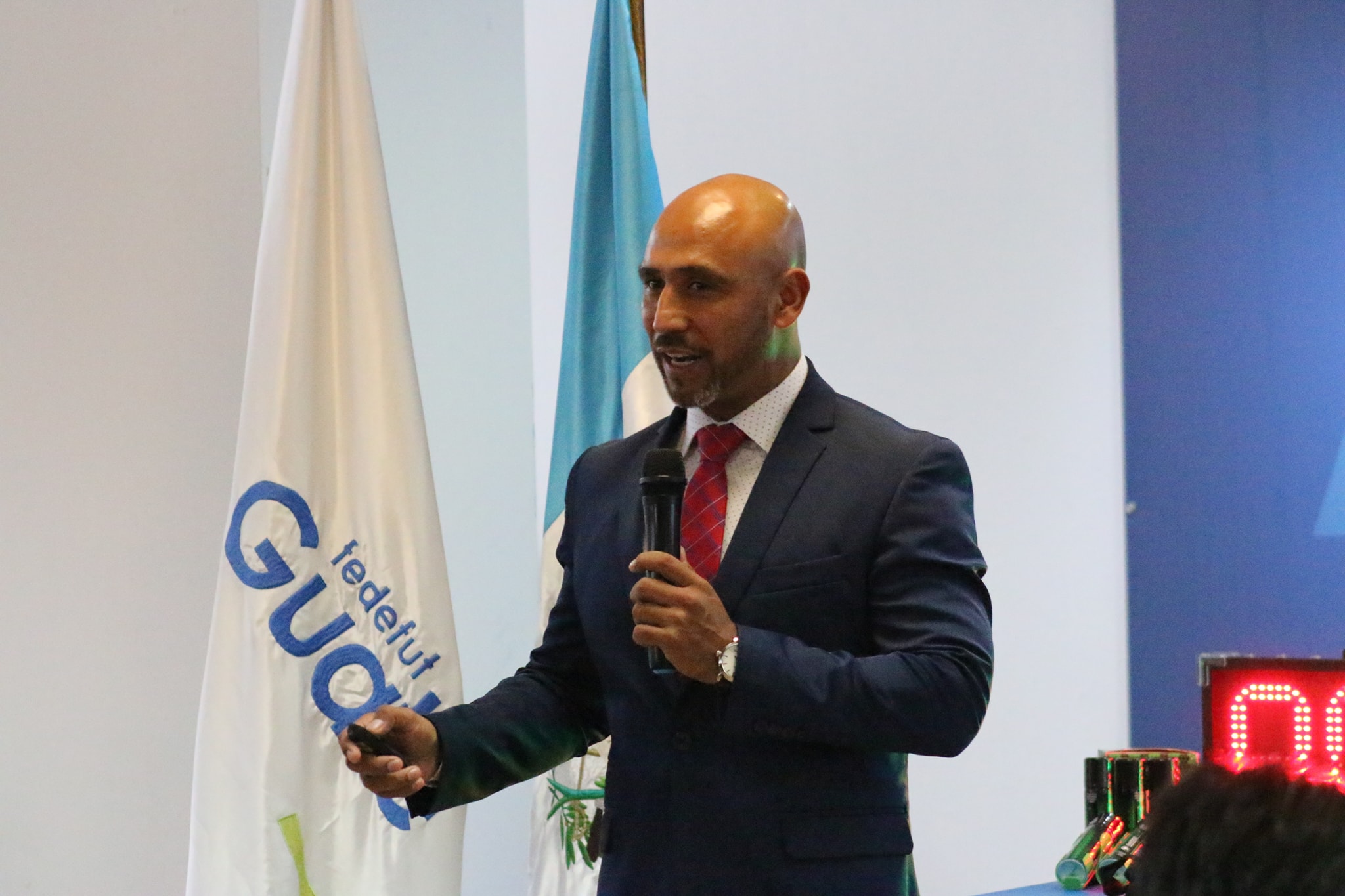 Fedefut prescinde de José Luis Camargo en medio de la crisis del arbitraje guatemalteco