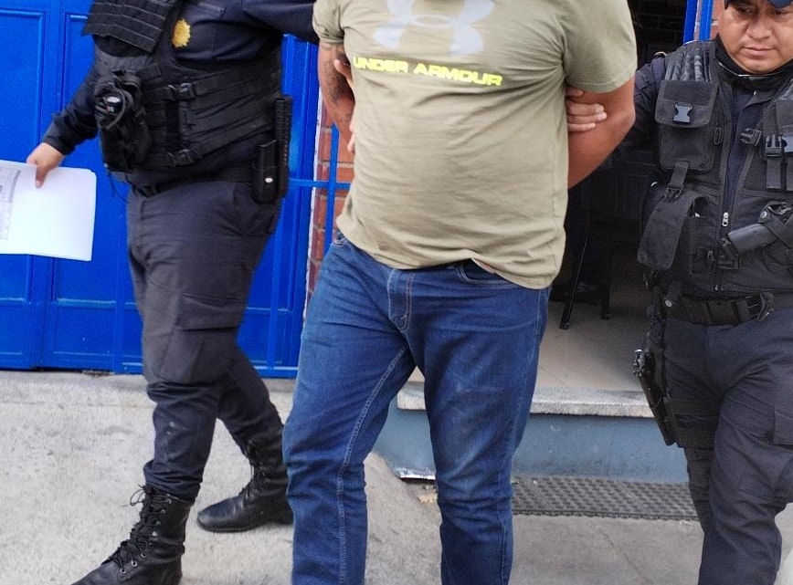 PNC detiene a presunto miembro de la banda de robacarros “Los Barbudos” en la calzada Aguilar Batres