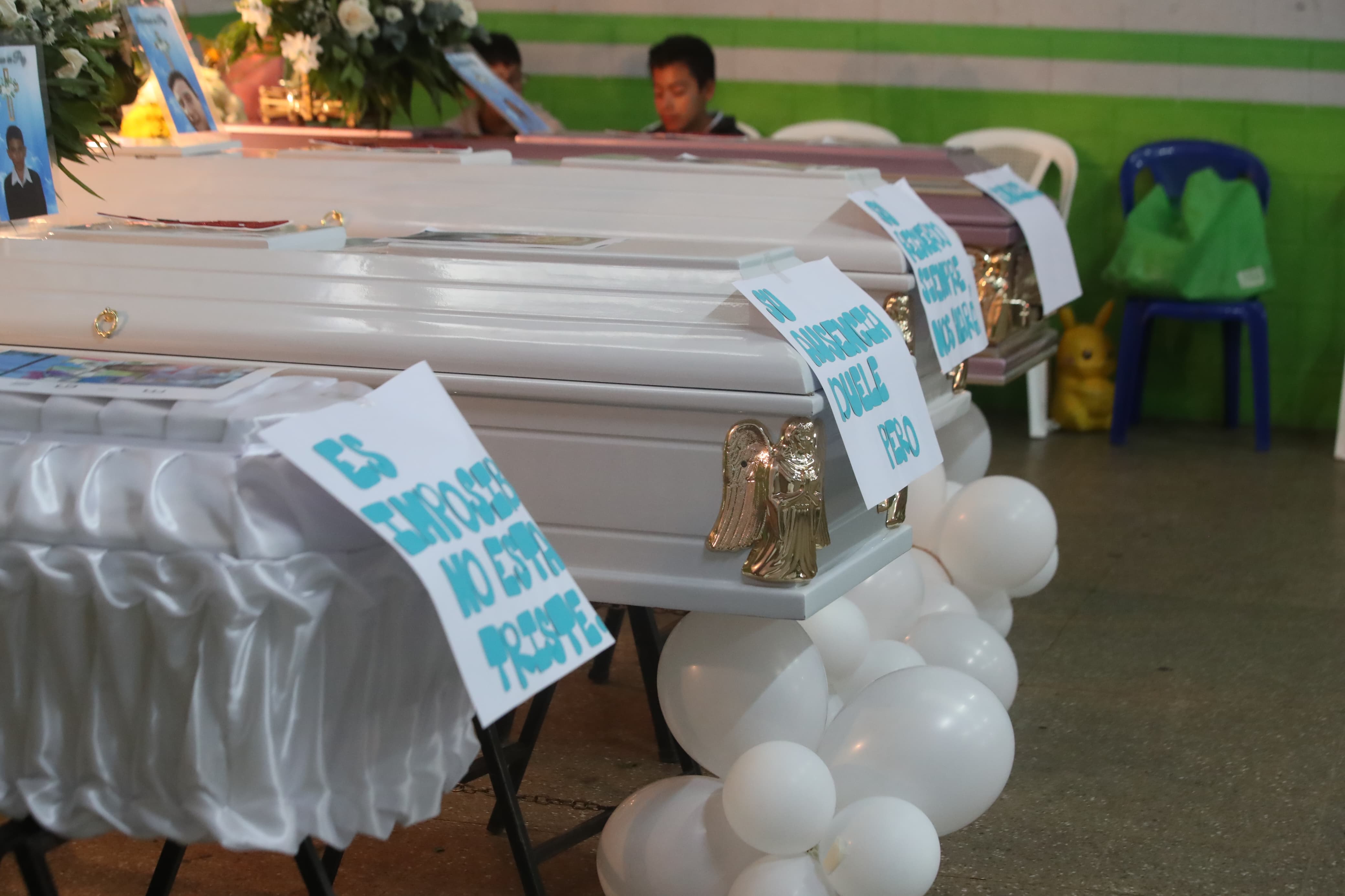 “Es imposible no estar triste”: velan a maestra y a sus hijos víctimas de accidente bajo el puente Belice
