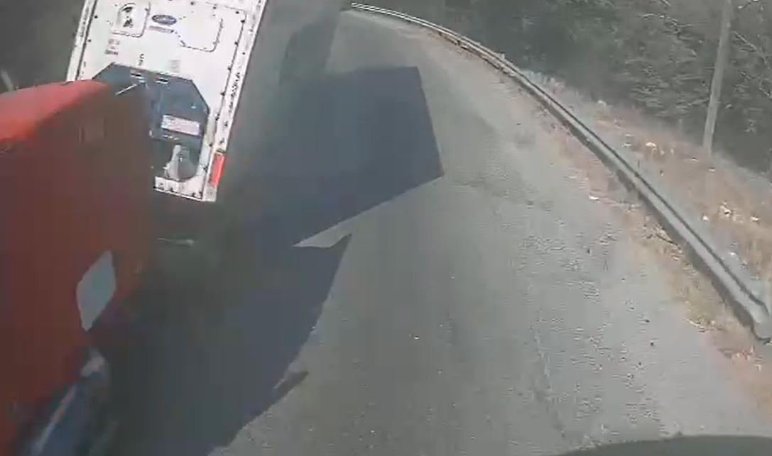 Video: así fue el momento en que tráiler choca contra bus en el km 97 de la ruta al Atlántico