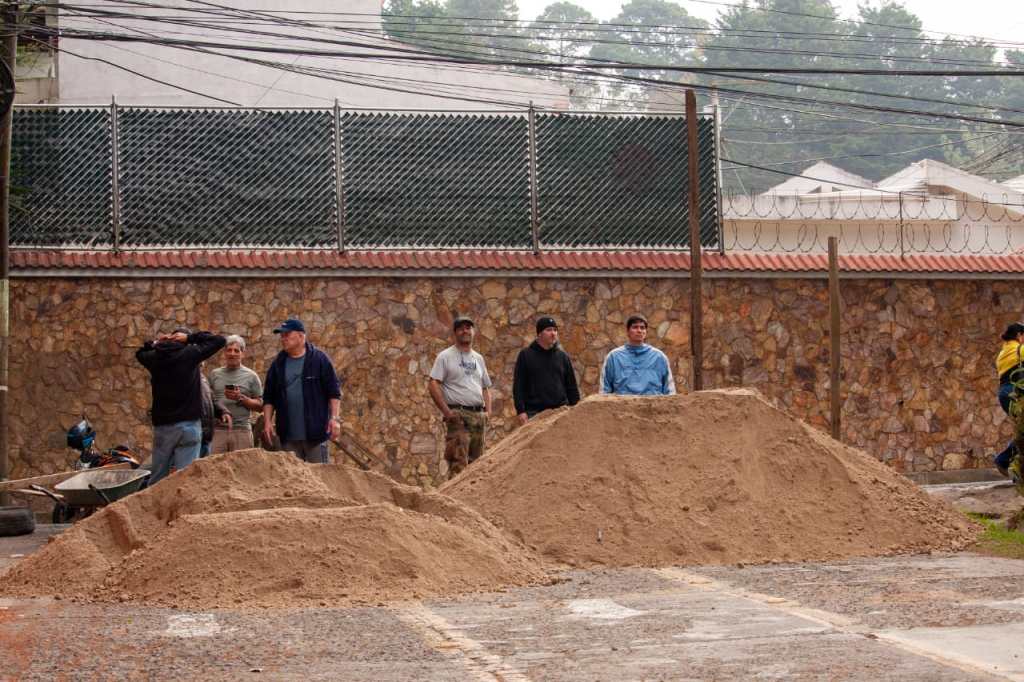 Vecinos de Jardines de Santiago se oponen al hogar para niños Lev Tahor (1)