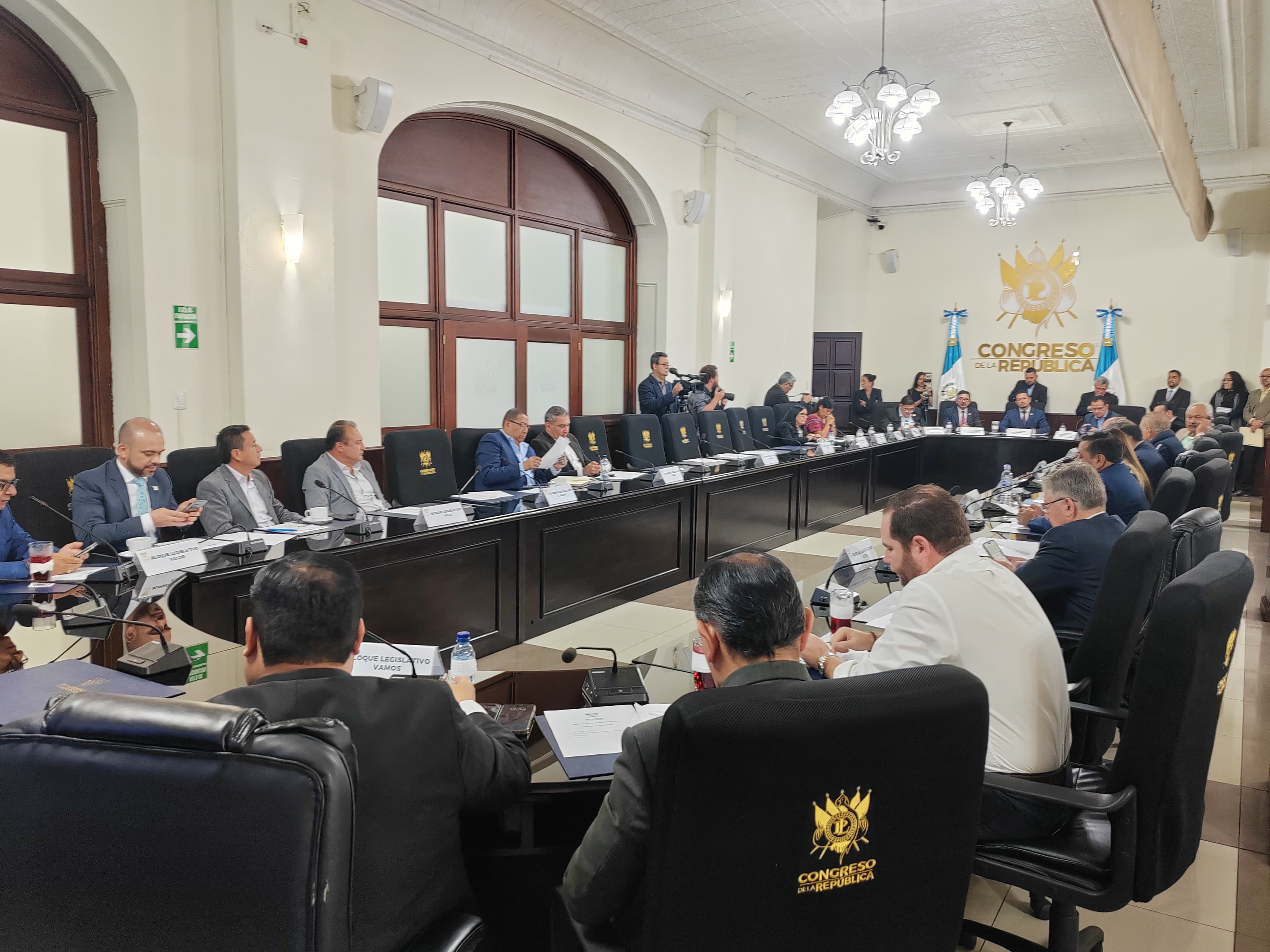 Atrasos en distribución de comisiones legislativas enfrenta a jefes de bloques en el Congreso
