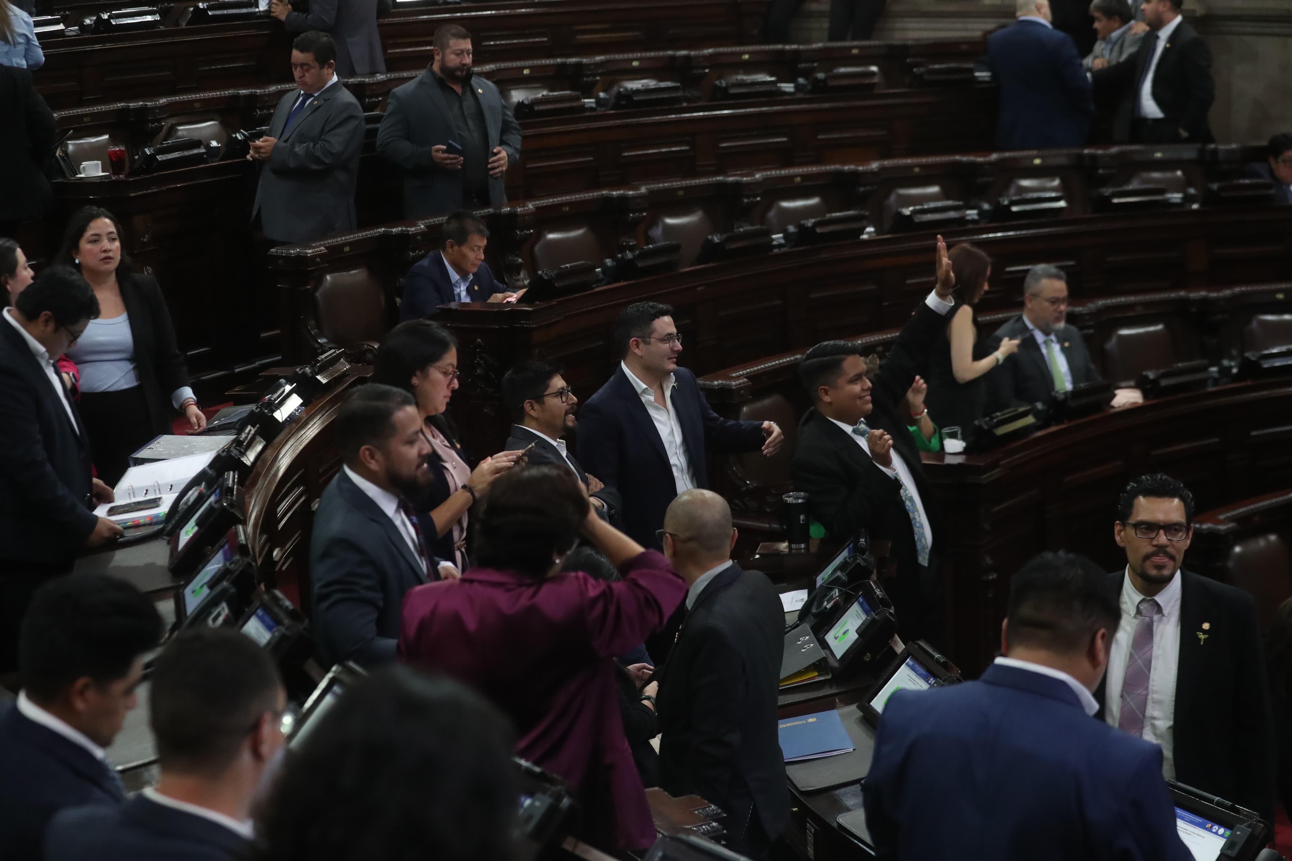 Congreso sesiona ante las expectativas de un aumento de sueldo para diputados