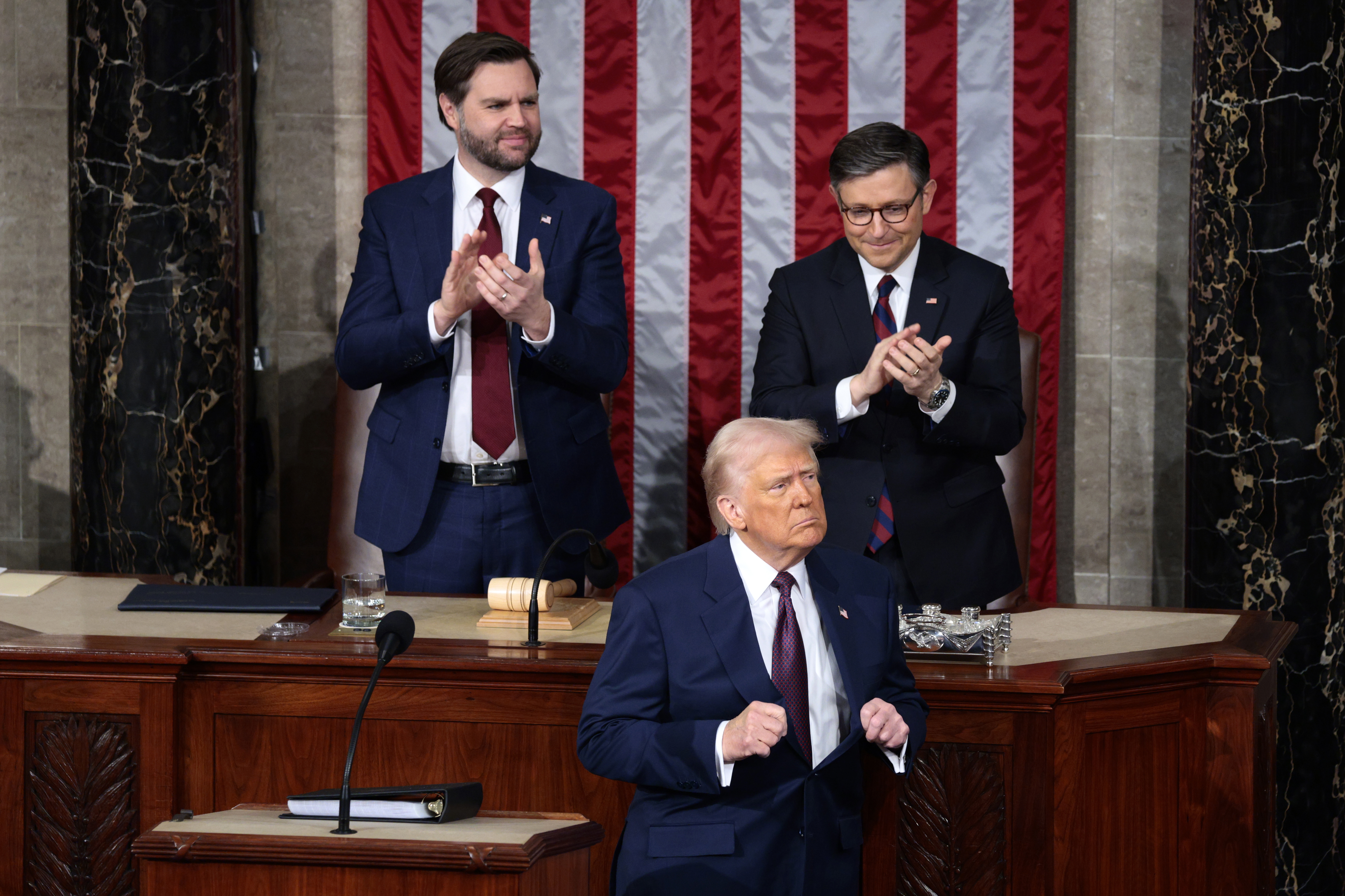 Washington (United States), 05/03/2025.- US Vice President JD Vance (L) and US House Speaker Mike Johnson (R) As US President Donald Trump (C) Addresses A Joint Session of the United States Congress Congress in The House Chamber of The Us Capitol In Washington, DC, US 2025. (United States) EFE/EPA/SHAWN THEW