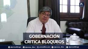 El ministro de Gobernación, Francisco Jiménez expresó su descontento con los bloqueos que se están produciendo en rechazo al pago del seguro obligatorio de vehículos. Considera inaceptable que se realicen estas acciones sin dar tiempo a entender y cuestionar el reglamento. Según el ministro, la mayoría de los bloqueos en la capital están siendo realizados por taxis ilegales o "piratas". Sugiere que muchos de estos propietarios están vinculados a maras y pandillas, implicando que estos grupos delictivos están detrás de las protestas.